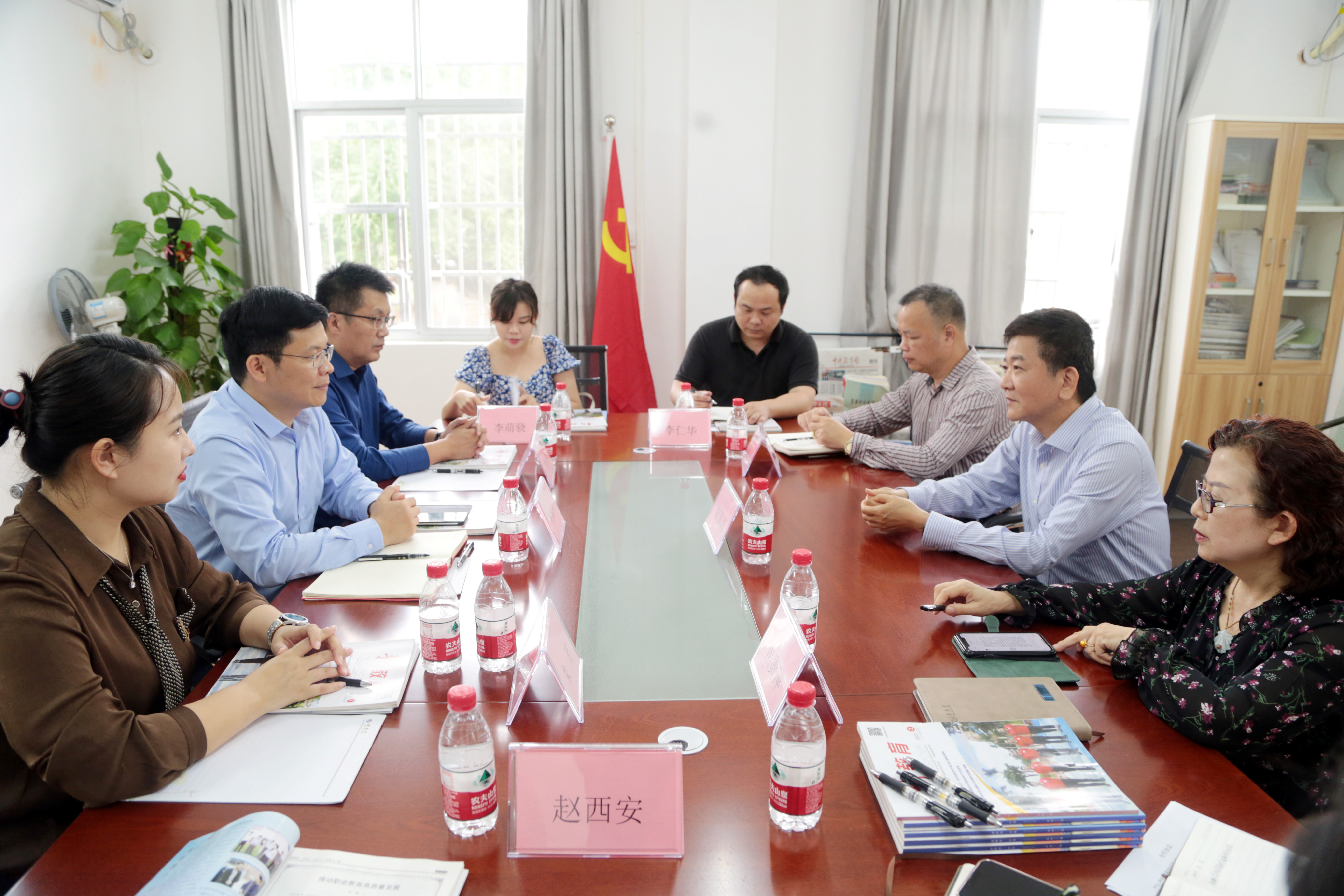 同心谋发展 携手谱华章 ――热烈祝贺海南教育期刊社与西南大学临高实验中学建立战略合作关系
