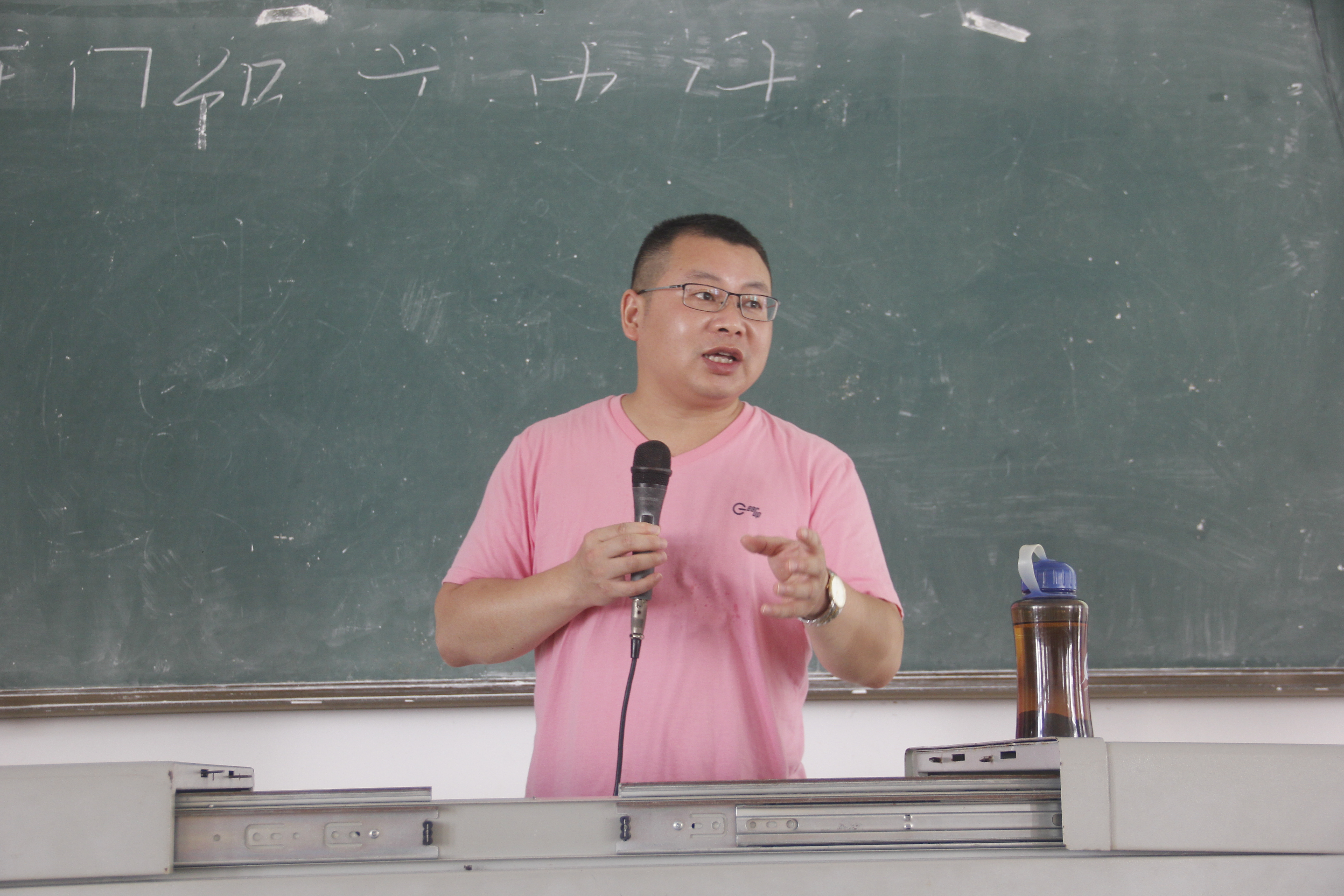 读诗词以修心,鉴经典以瀚文――青年之声・记文学院“天涯人文:弘扬中华传统文化”系