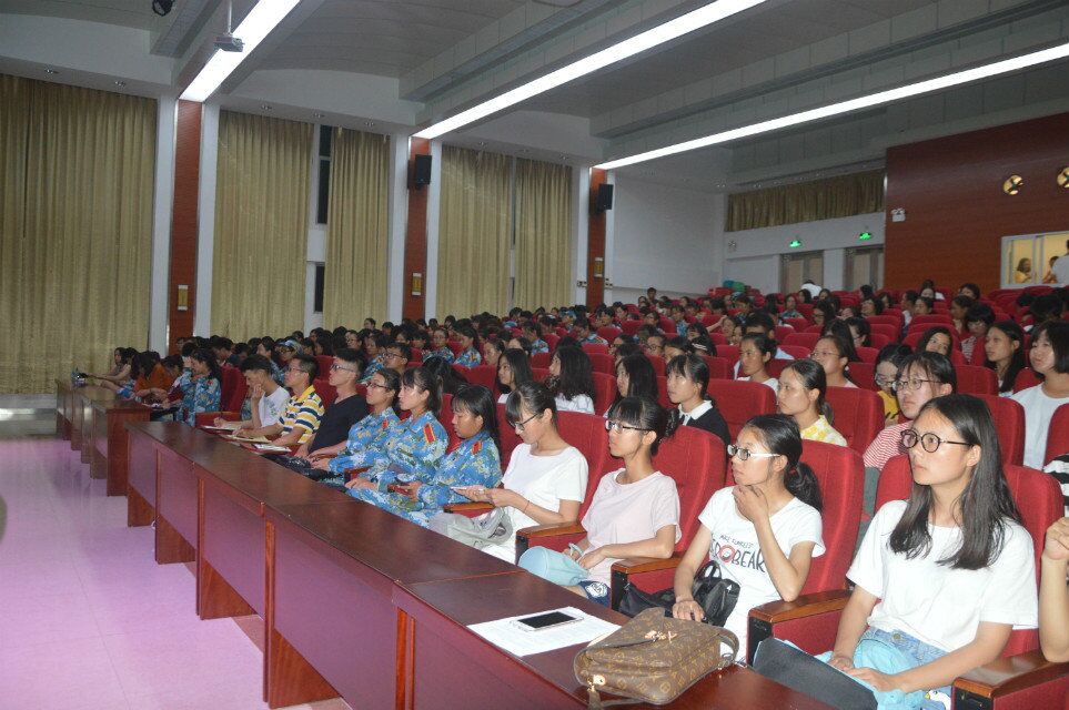 青年之声• 教育与心理学院举行安全教育讲座