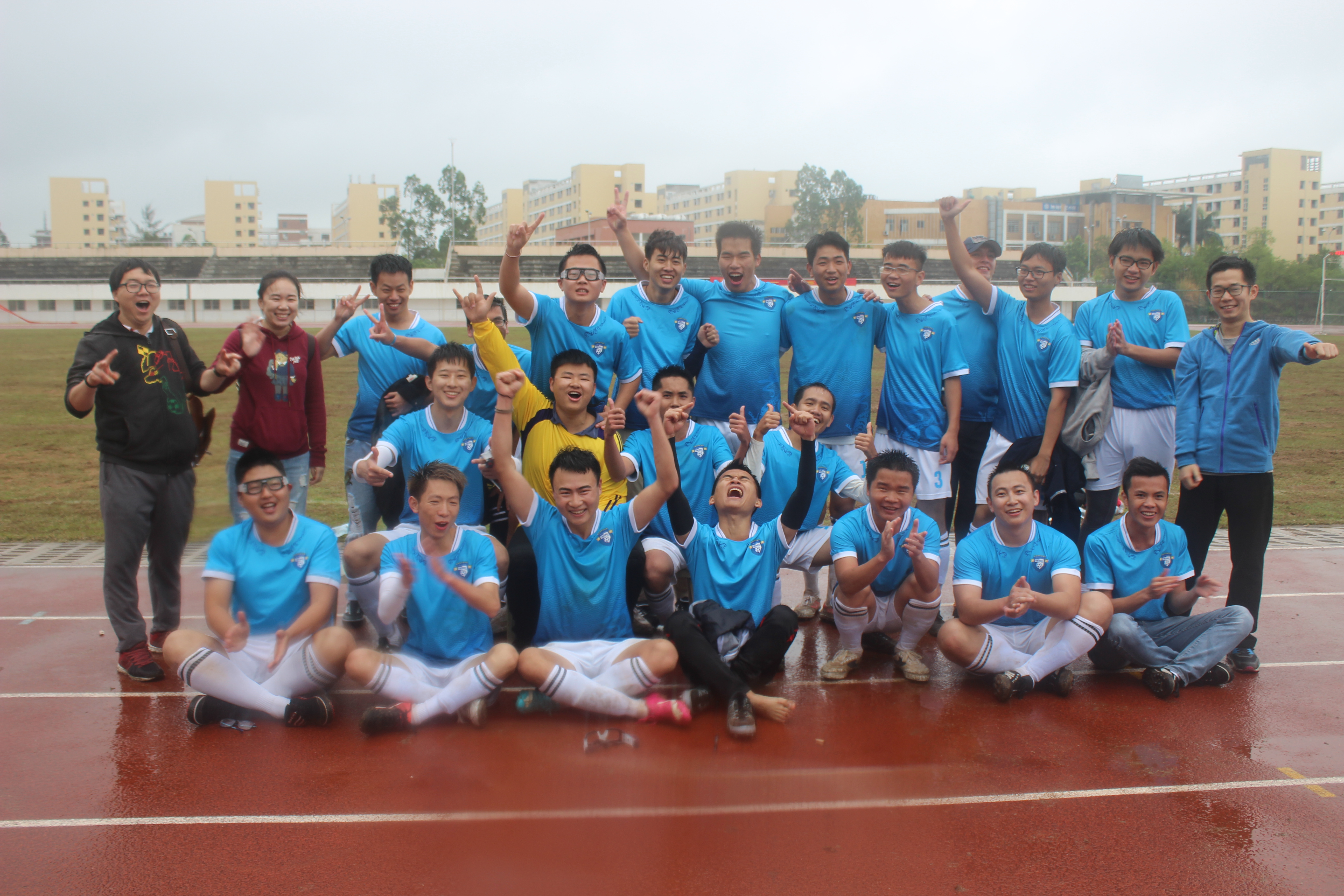 绿茵点亮梦想,激情舞动青春――记海师足球赛新法马对阵经管 