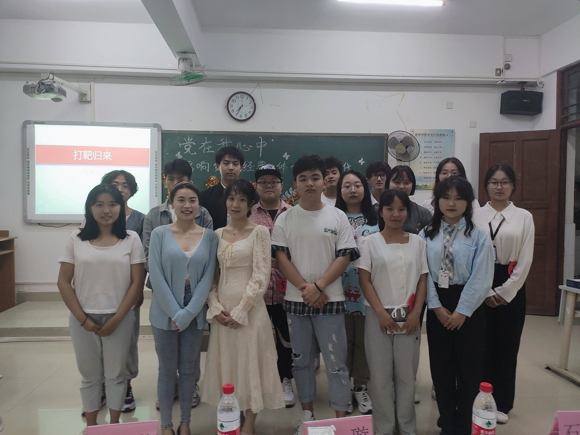 青年之声・“唱响红色经典,体会奔腾年代”星空游戏官方马克思主义学院2021唱红歌比赛暨校园十佳歌手比赛