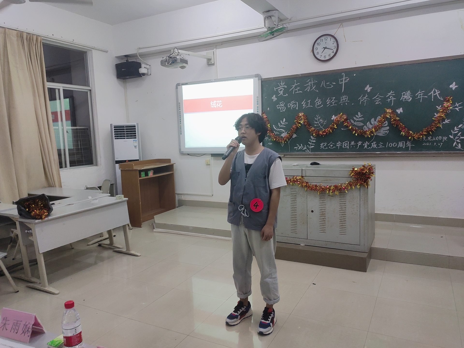 青年之声・“唱响红色经典,体会奔腾年代”星空游戏官方马克思主义学院2021唱红歌比赛暨校园十佳歌手比赛