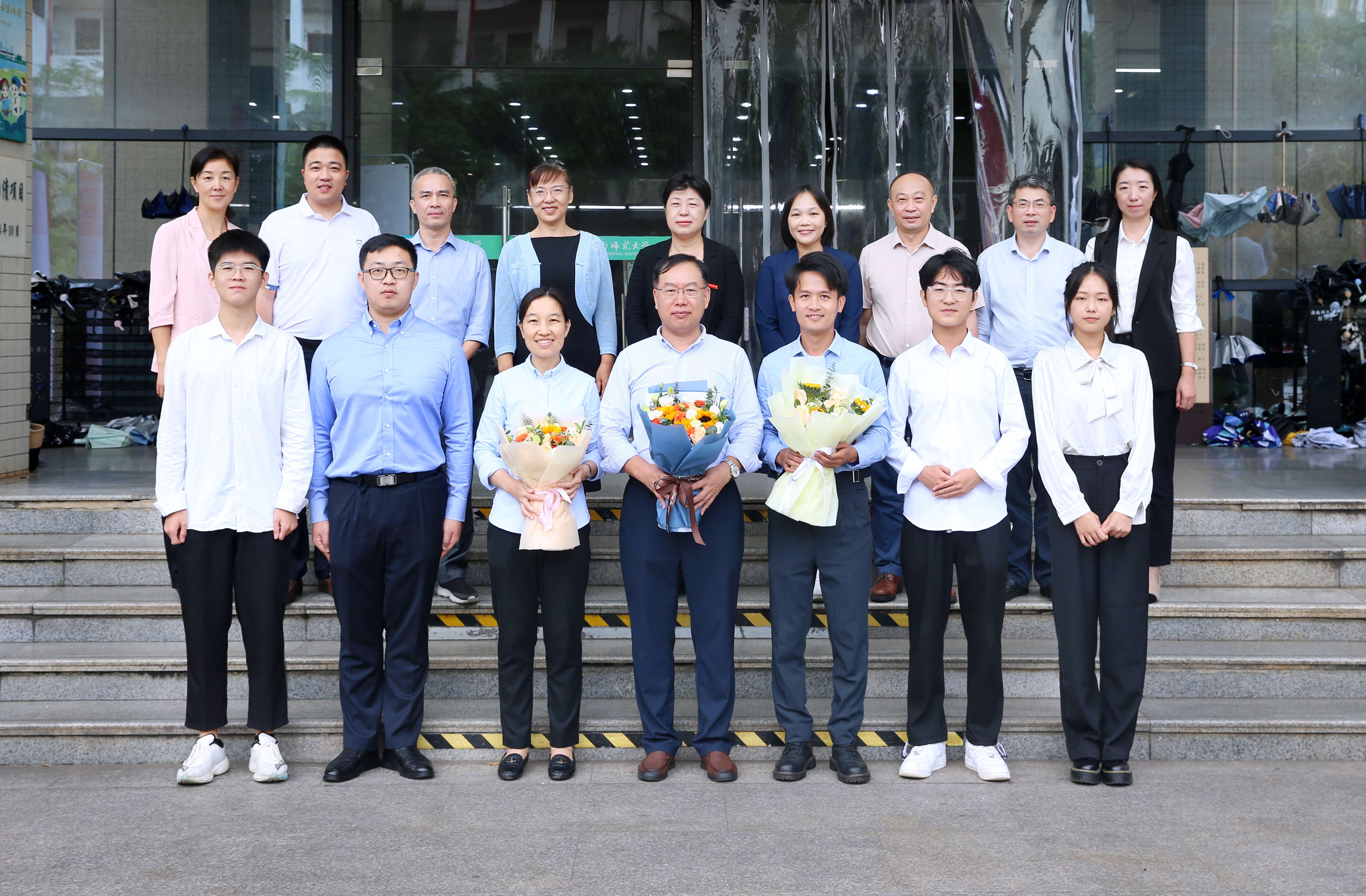 许玫看望慰问中国国际大学生创新大赛和“挑战杯”竞赛获奖师生