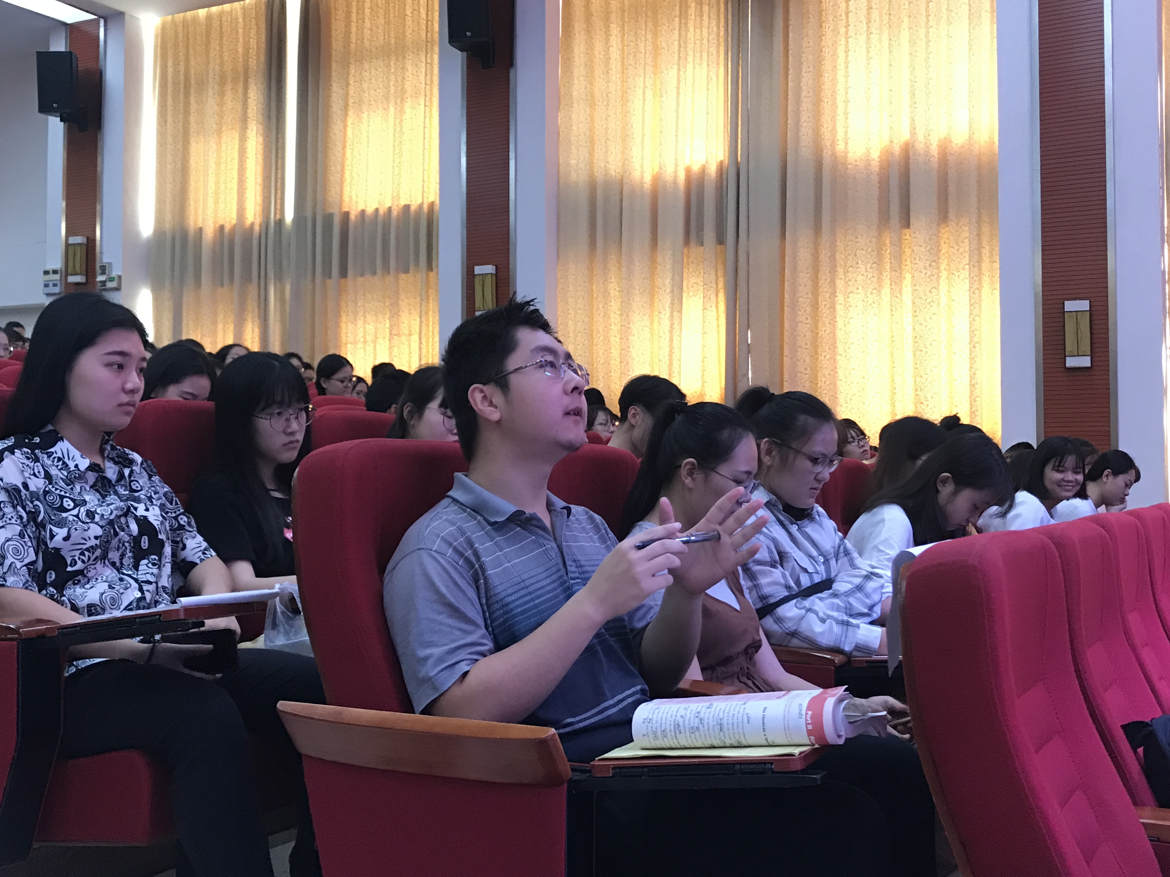 青年之声・记文学院创新创业实践周系列讲座之曹同军创业经验分享会