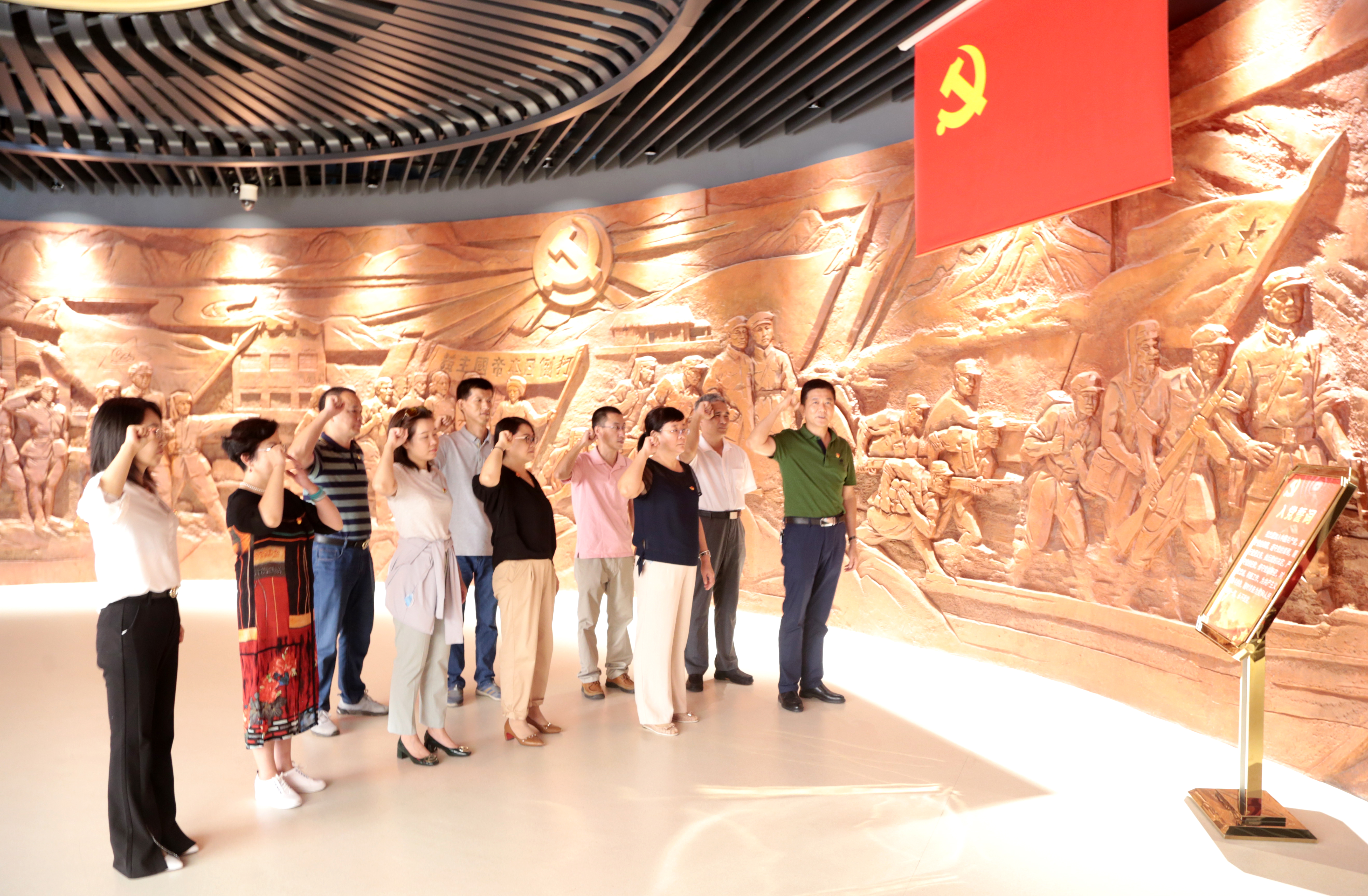 弘扬革命精神 助力自贸港建设――海南期刊社党总支赴省史志馆参观学习