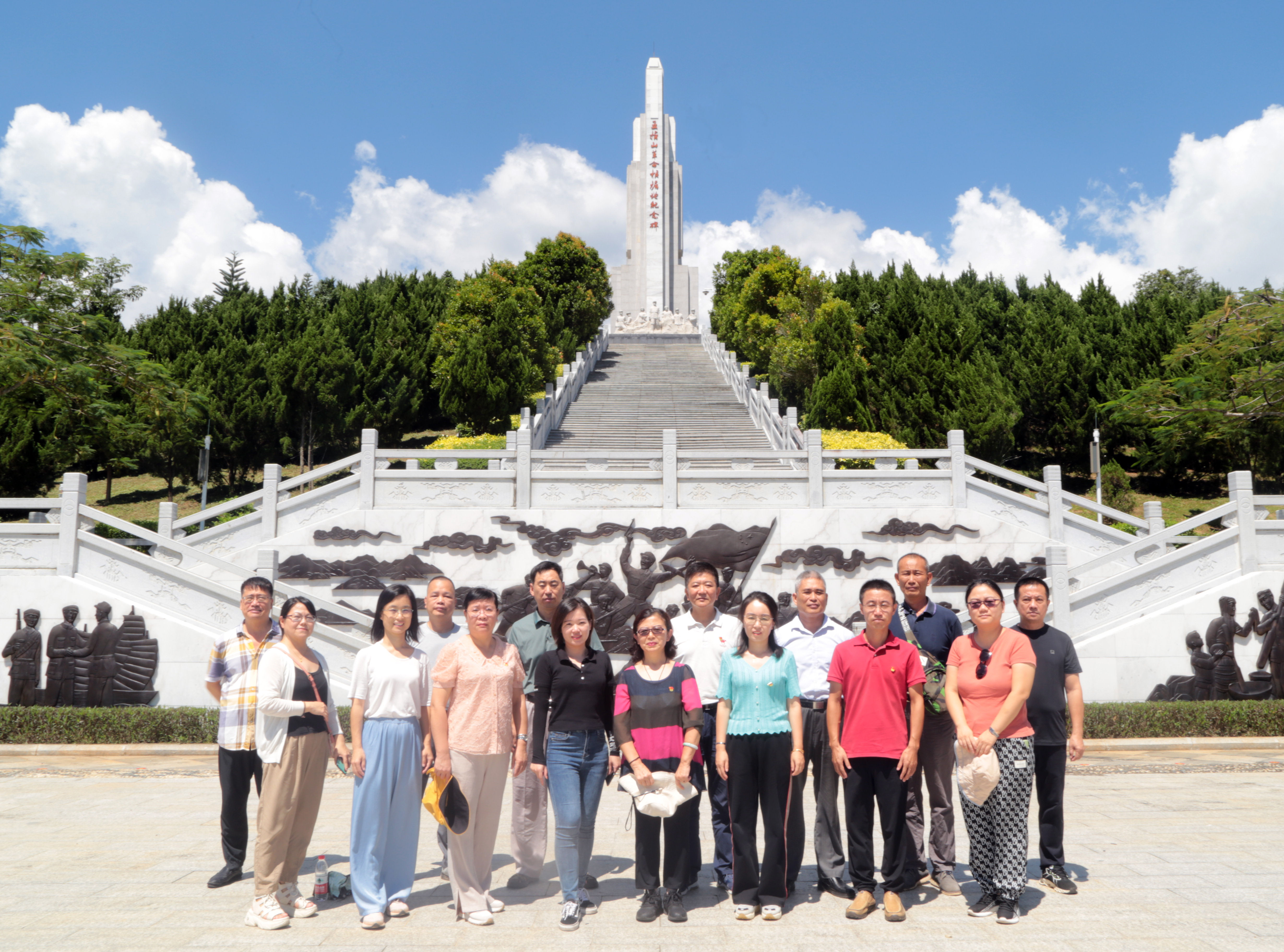 海南教育期刊社党总支到五指山革命根据地纪念园开展主题党日活动