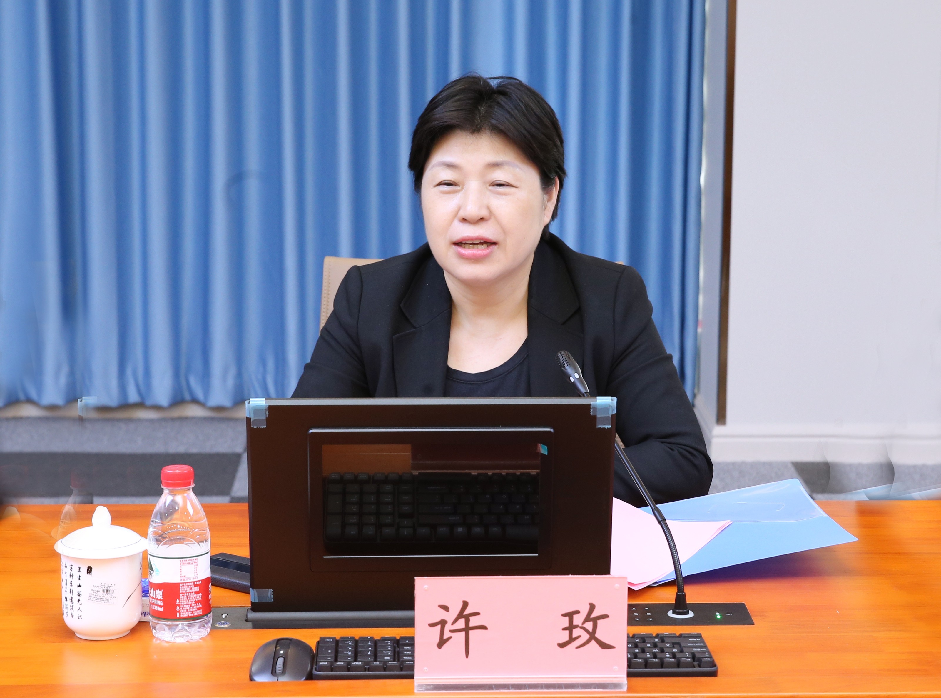 许玫为学生干部讲授“开学第一课”