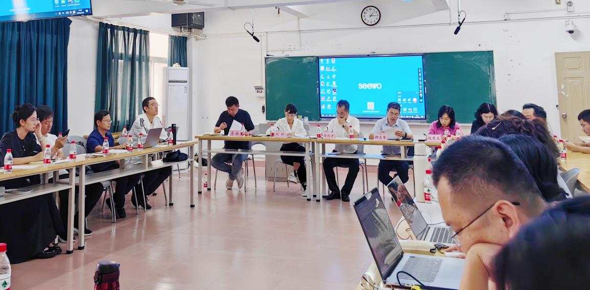 校领导参加新闻传播与影视学院大讨论会议