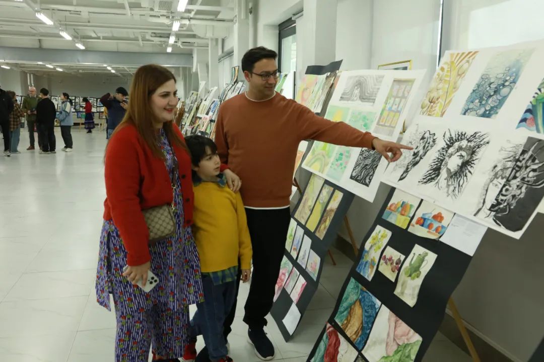 assad family Dec 2023 Lingshui.jpg