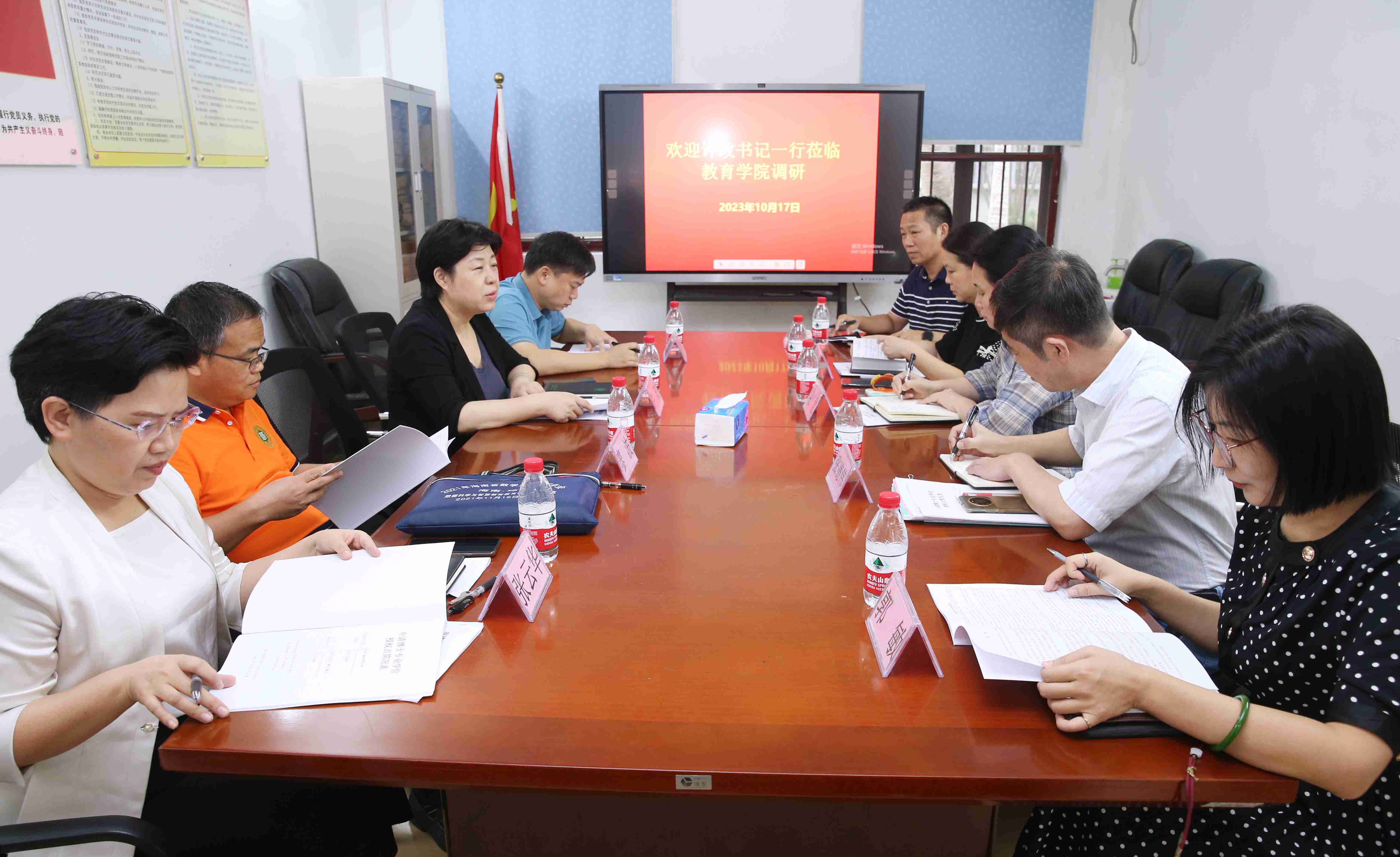 许玫到部分学院调研学位点申报工作