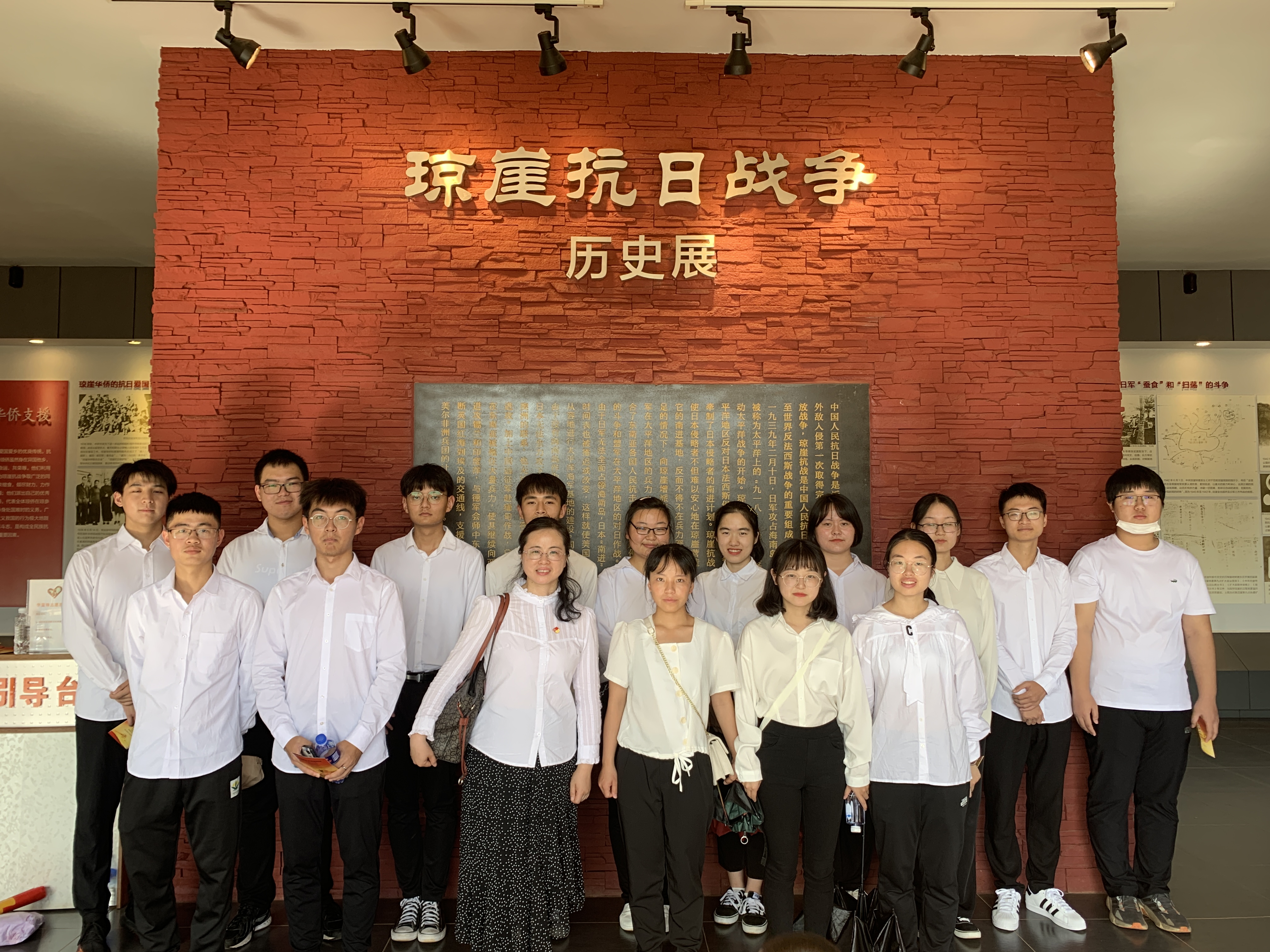 马克思主义学院开展“清明祭英烈”主题教育活动