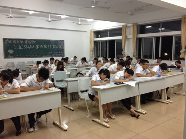 挥洒青春,创出未来――――记经管学院“三走”系列活动之第五届征文比赛初赛