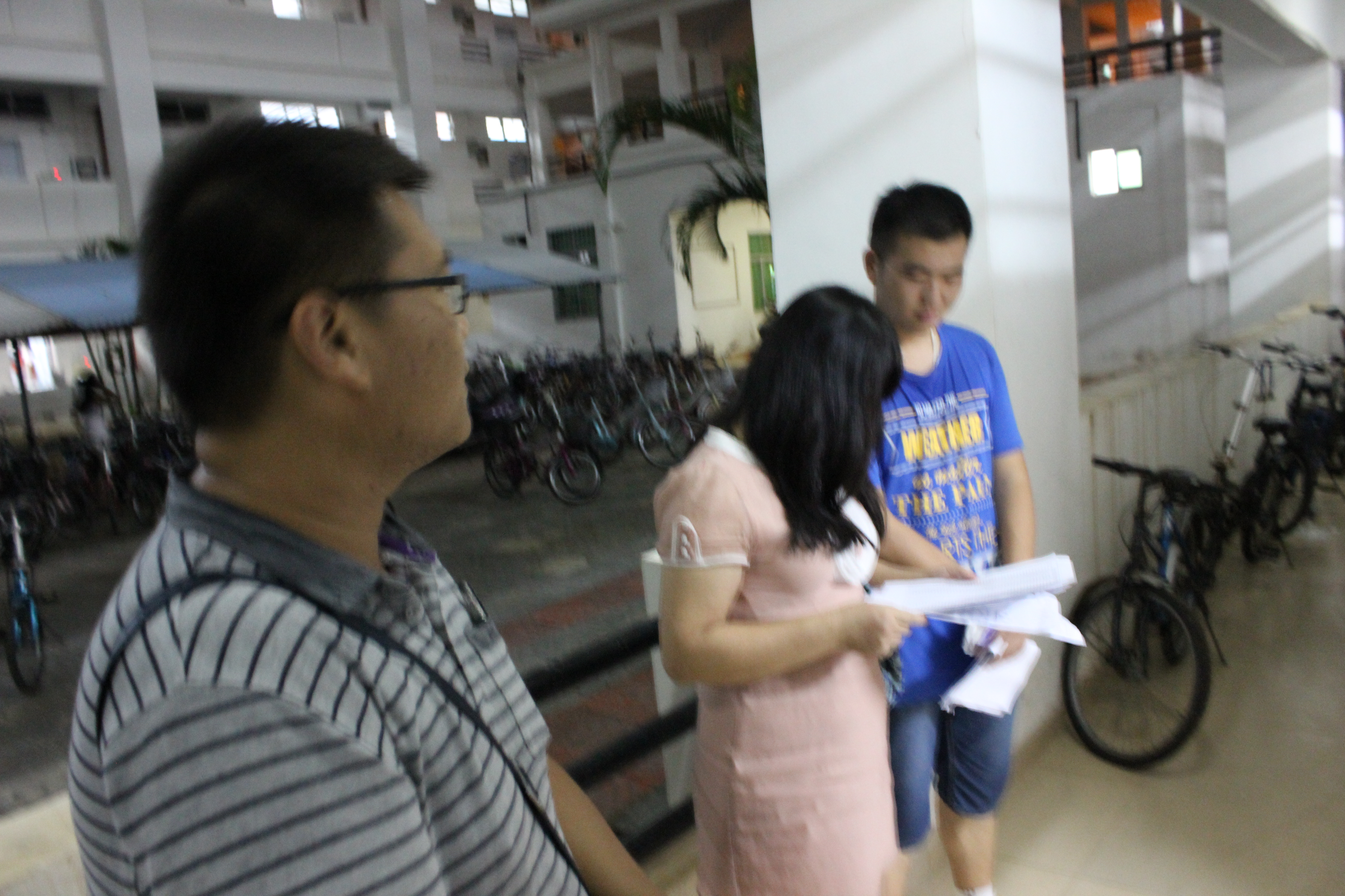 关怀送宿舍，真情满外院――外国语学院走访新生宿舍