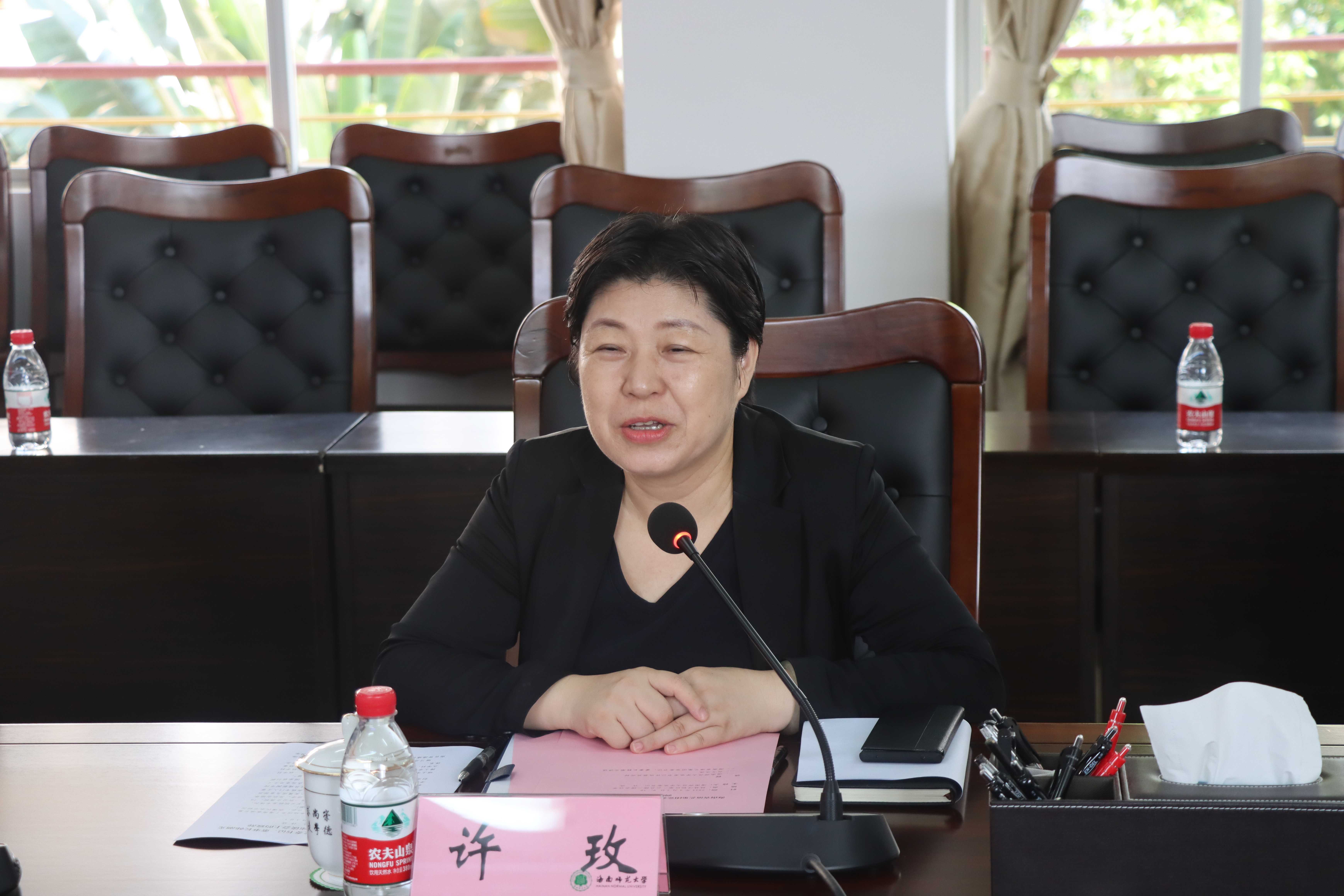 海南省演艺集团党委书记、董事长韩潮光一行来校调研座谈