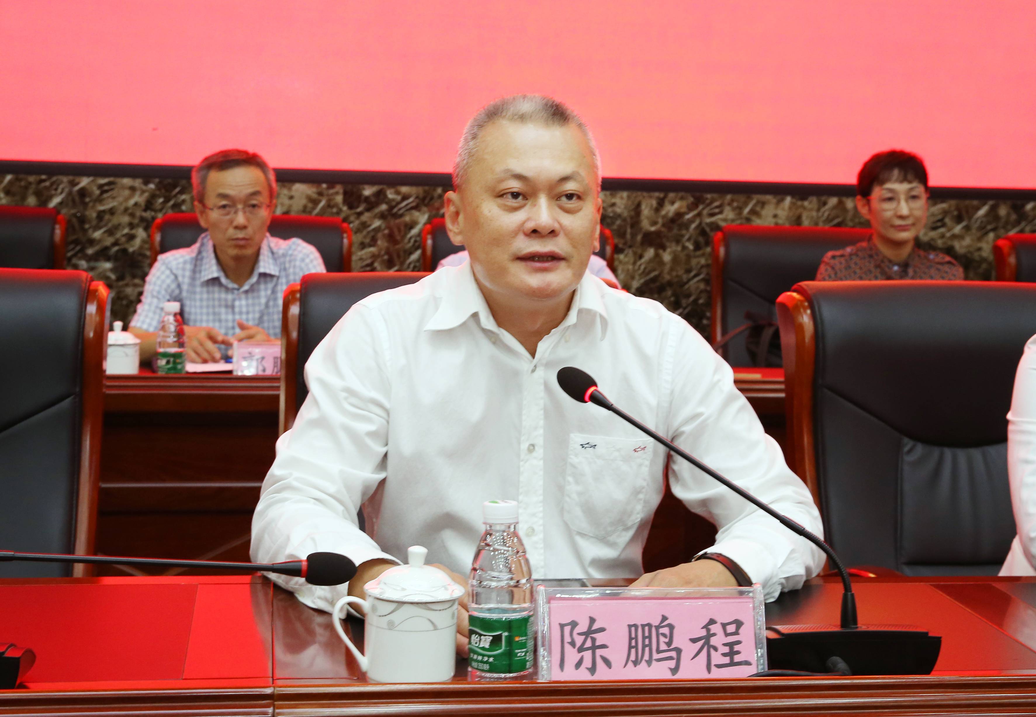 许玫赴屯昌中学举行教育硕士联合培养基地揭牌仪式并看望实习学生