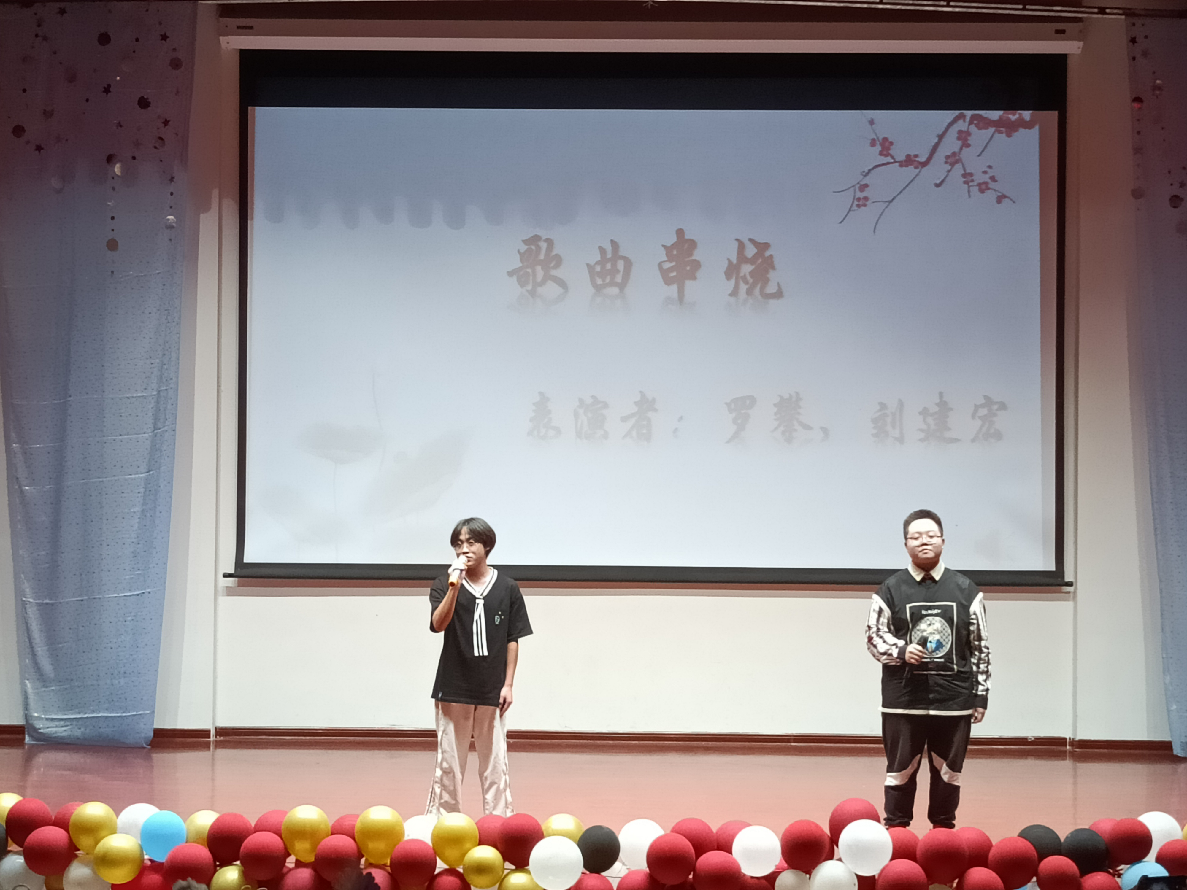 青年之声・椰风迎客来,碧浪逐梦开 ――记马克思主义学院迎新晚会