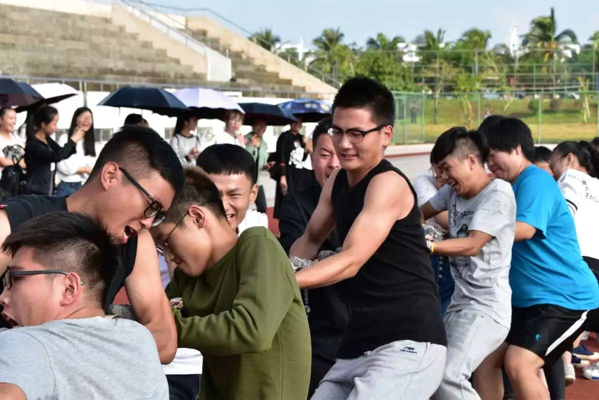 发扬团队精神 展现集体风采 记外国语学院2016年迎新杯之拔河比赛