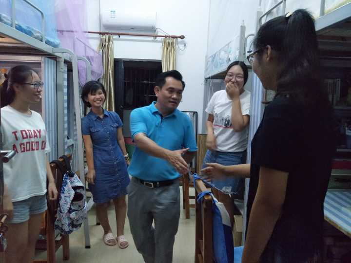 合铸齐力，师生一心