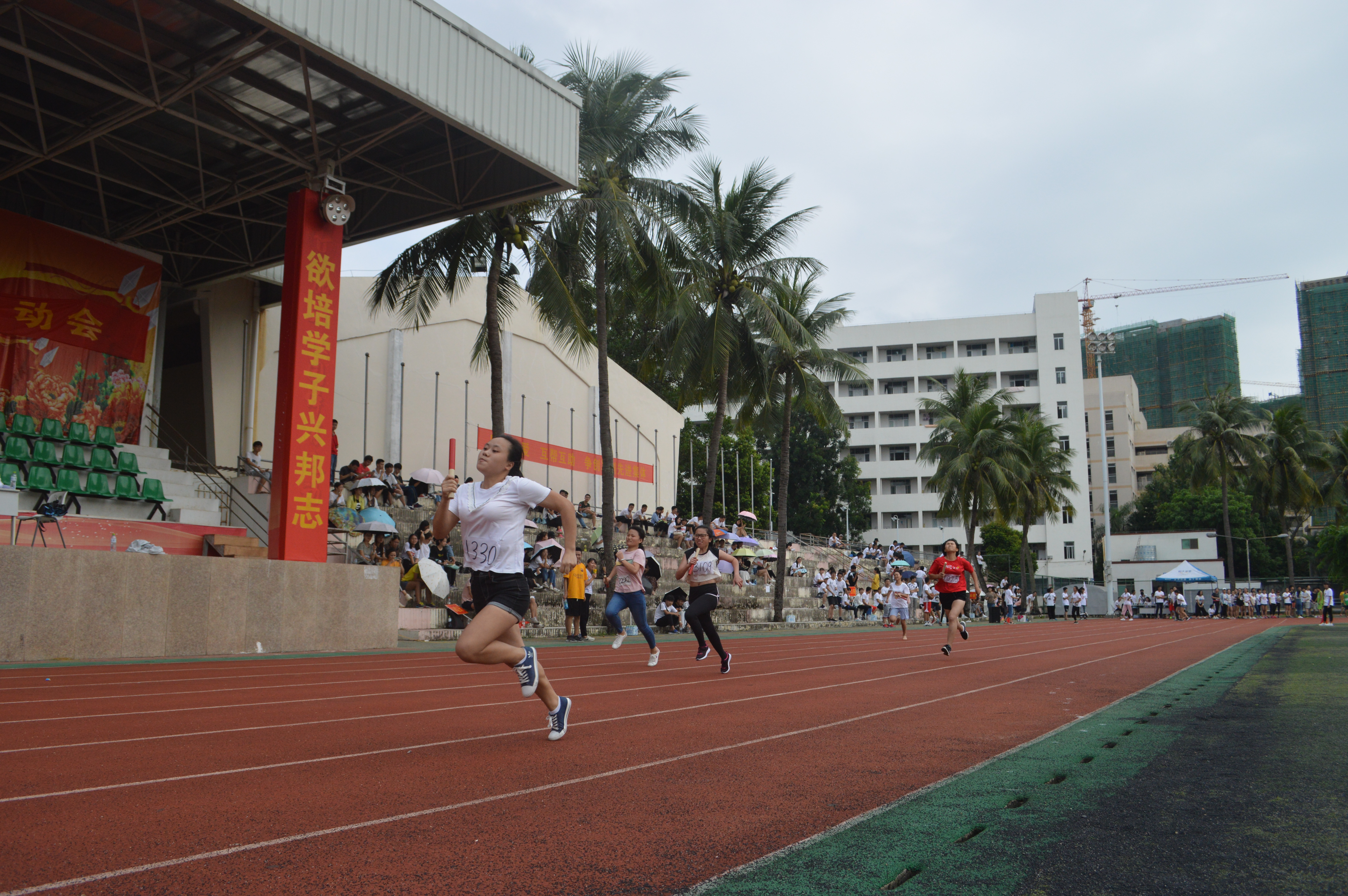 激扬青春，斗志高昂――记星空游戏官方数学与统计学院第六届田径运动会