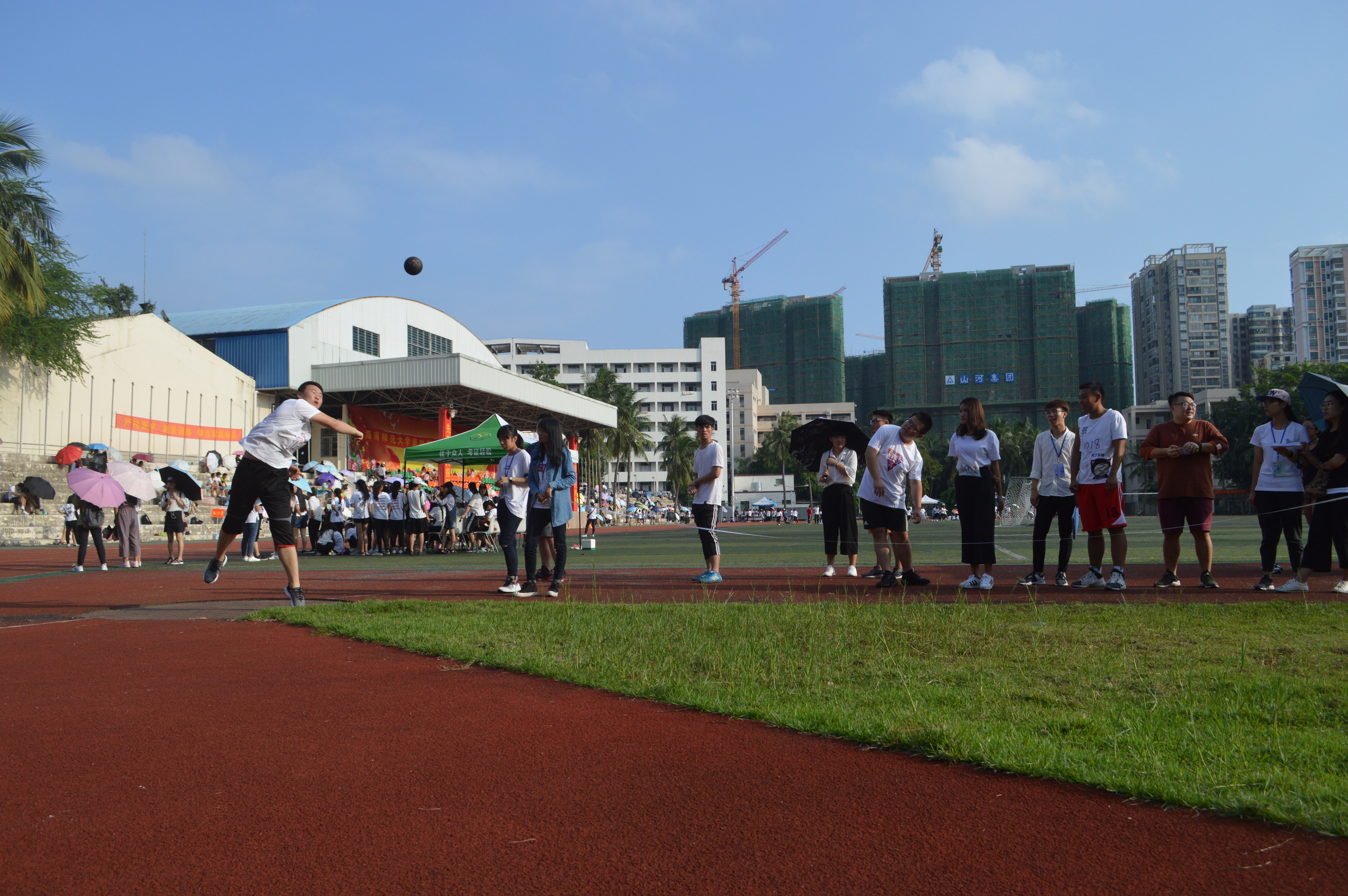 激扬青春，斗志高昂――记星空游戏官方数学与统计学院第六届田径运动会