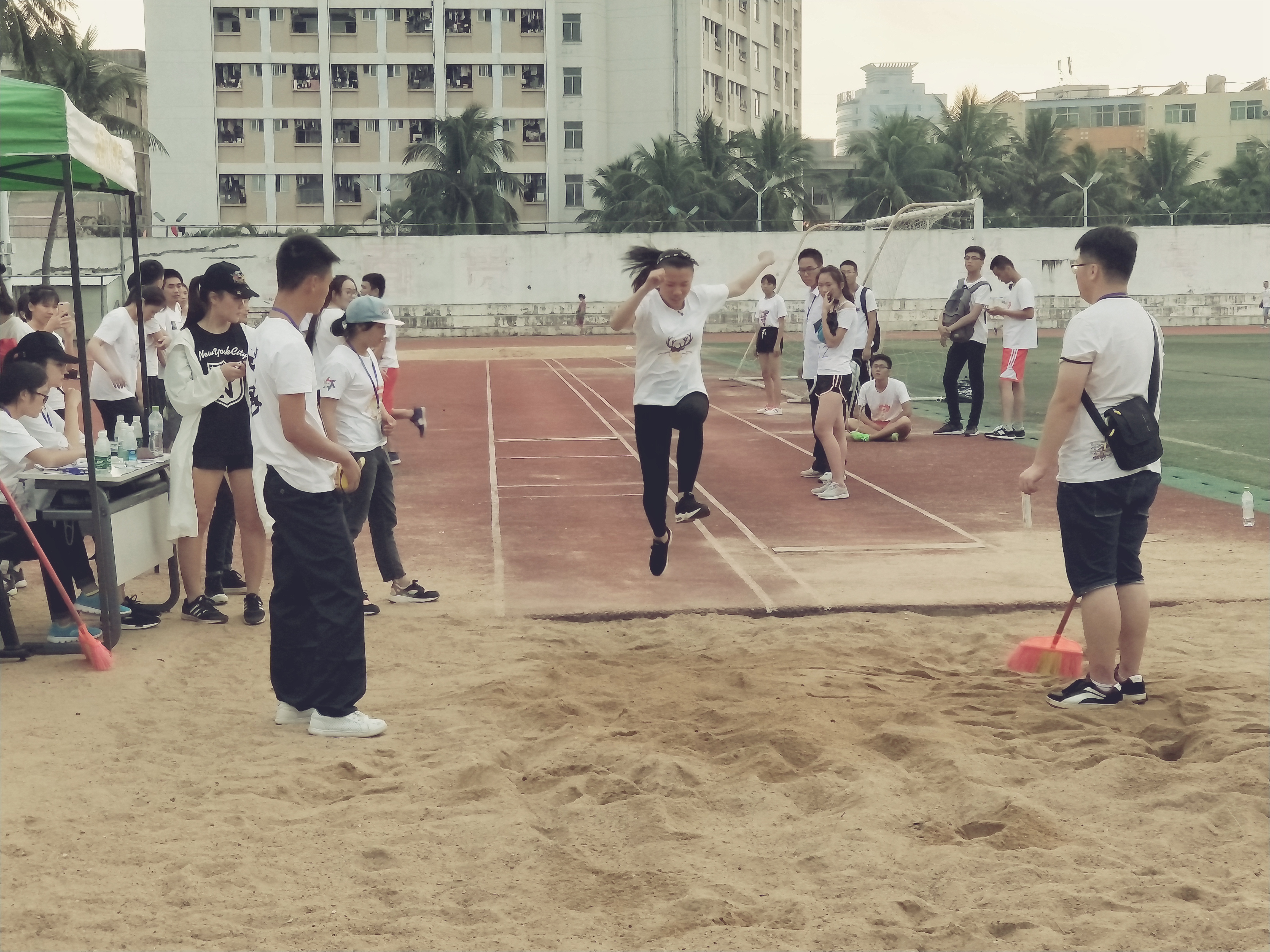 激扬青春，斗志高昂――记星空游戏官方数学与统计学院第六届田径运动会