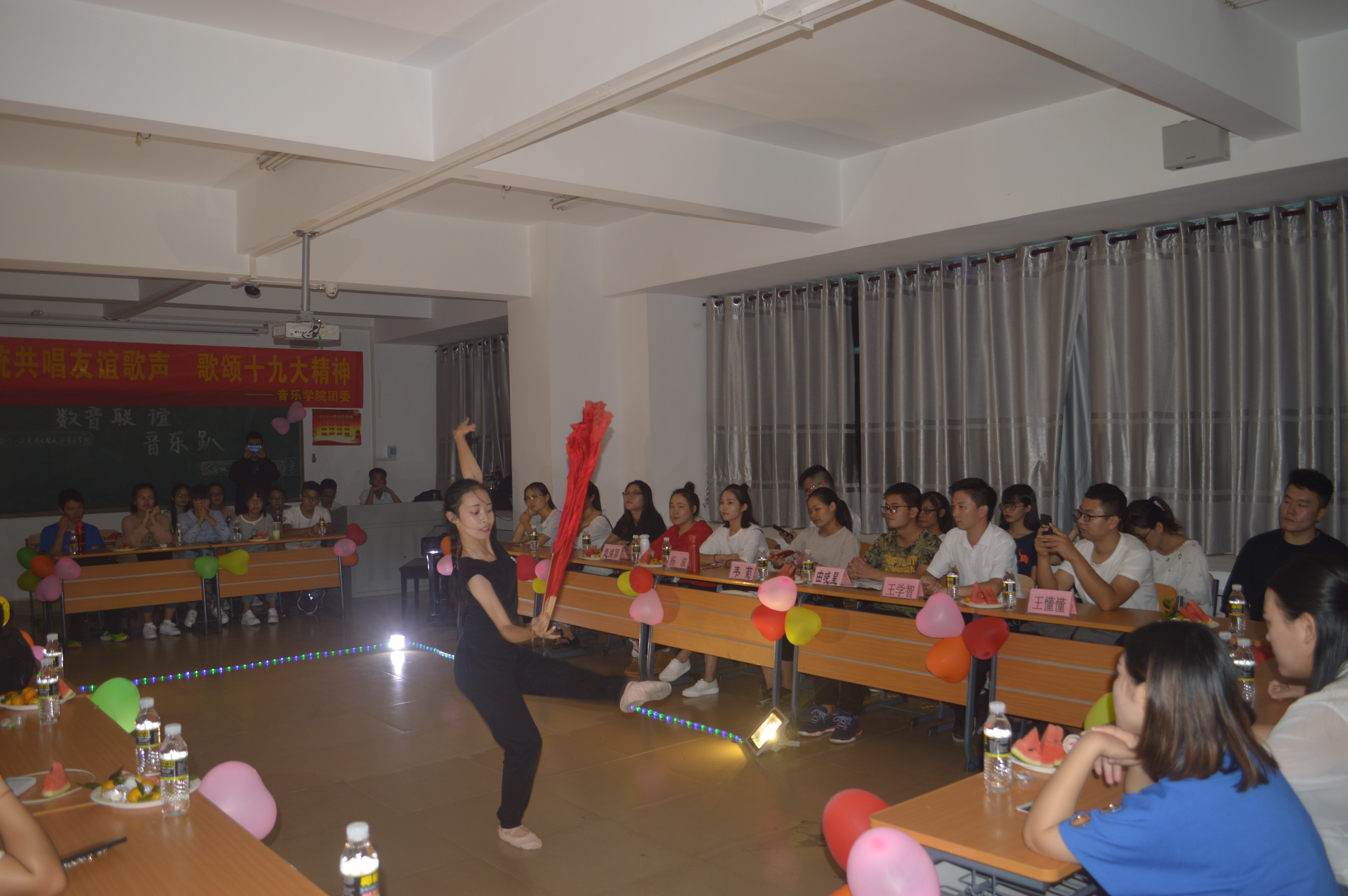 与信仰对话・喜迎十九大――记数统学院音乐学院联谊音乐趴