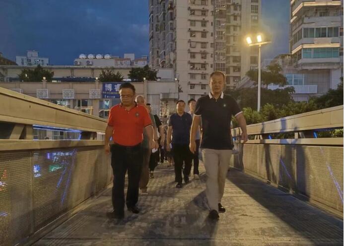 丹桂香里学子返,德馨雅舍温情传