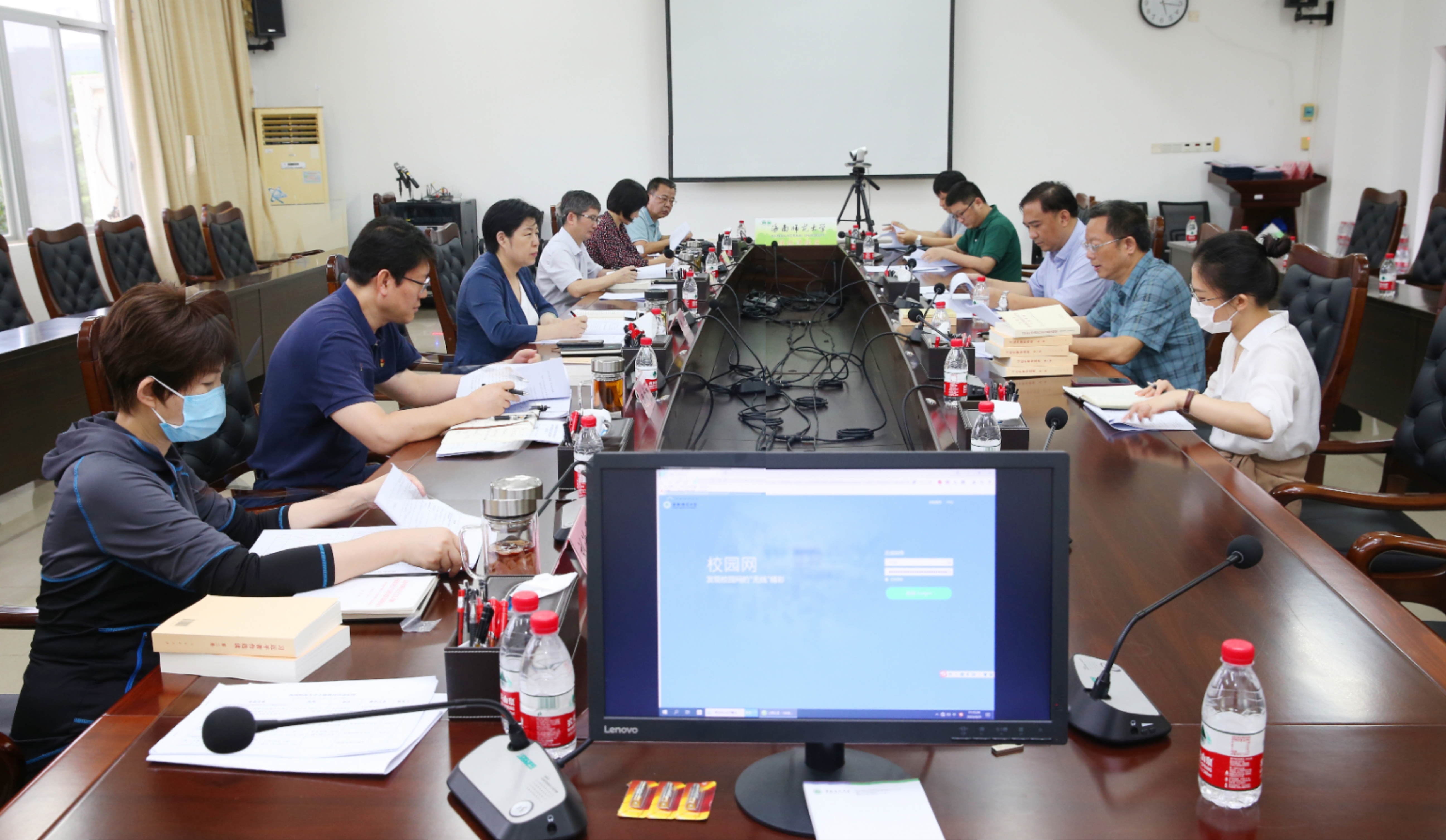 我校党委主题教育读书班集中读原著与现场实践考察相结合学