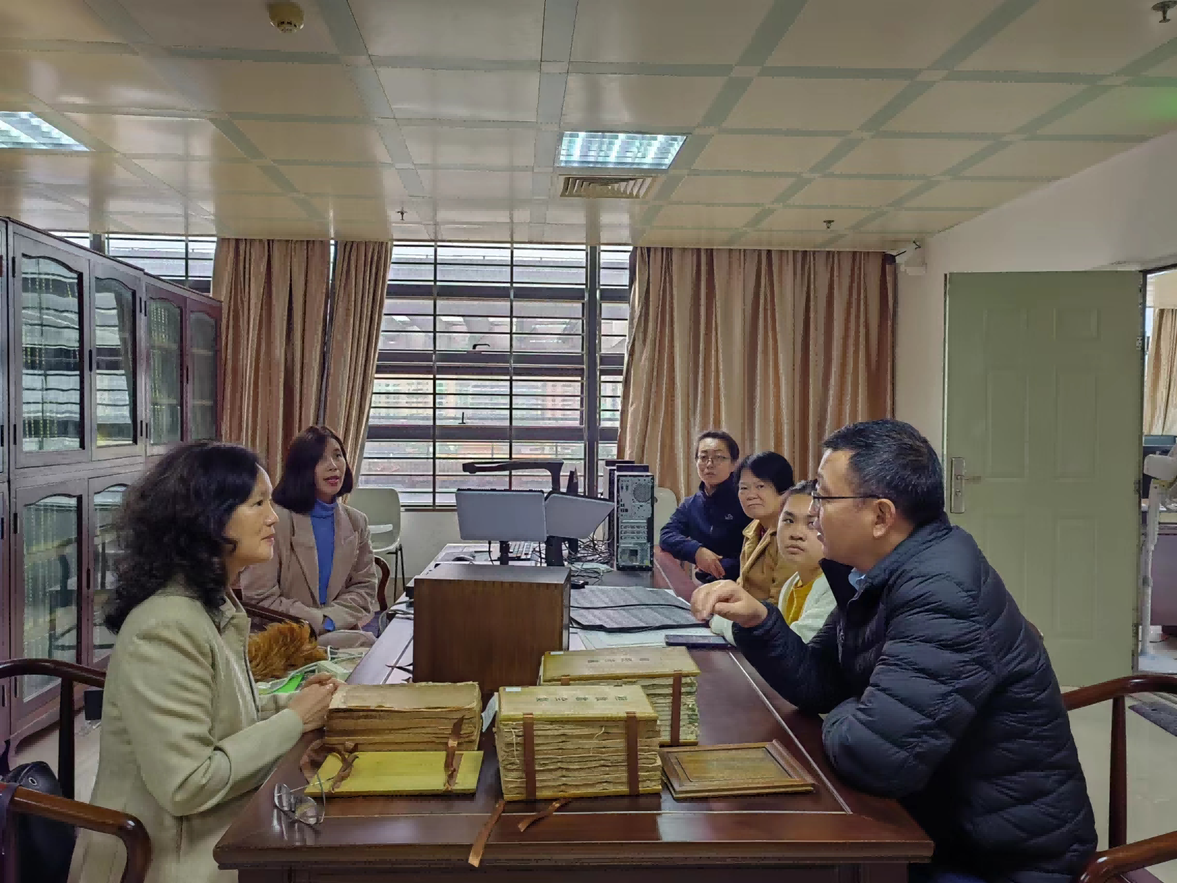 国家古籍修复技艺传习导师肖晓梅来我校交流