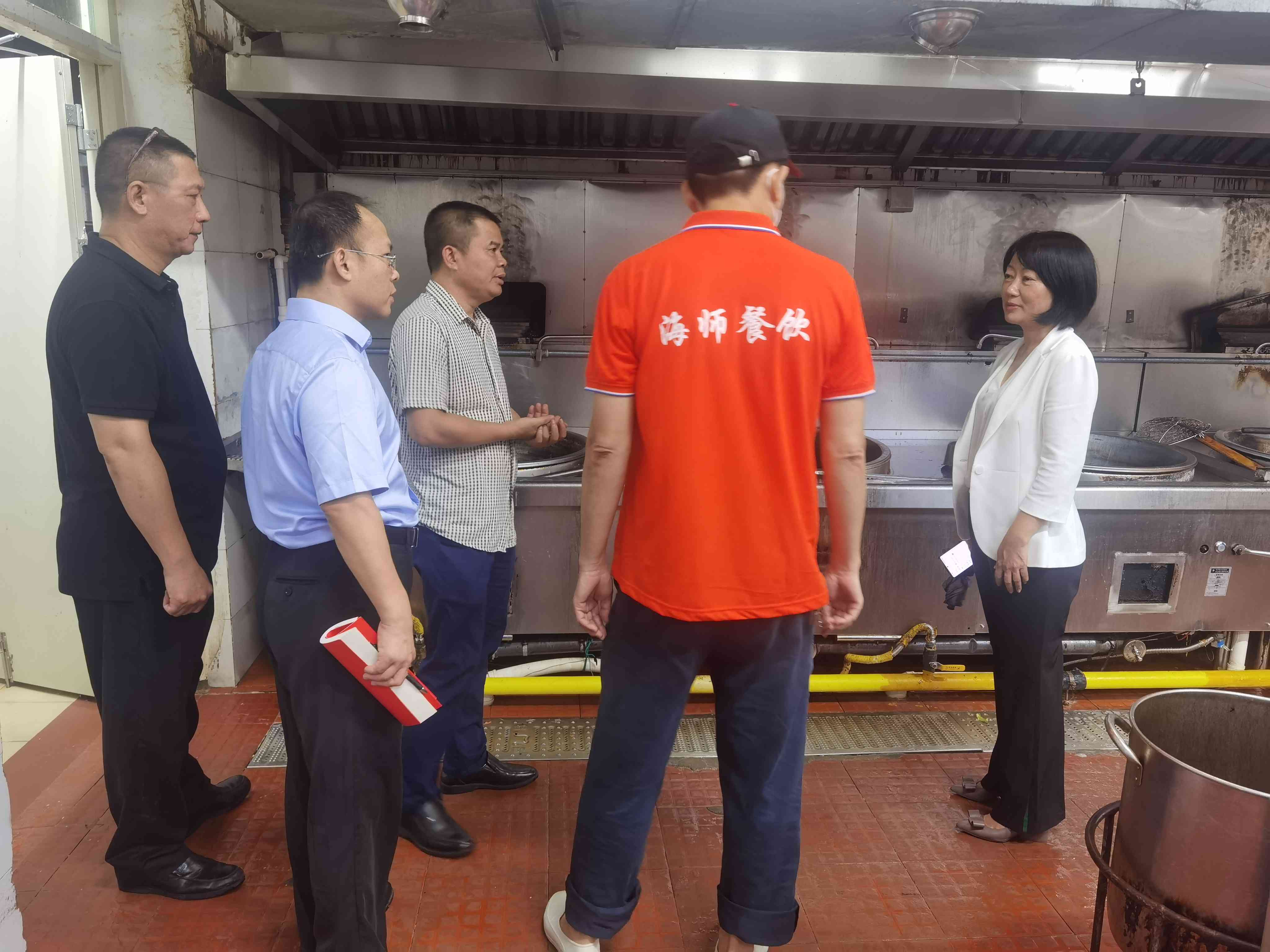 校领导带队开展“中秋国庆”节前校园安全检查