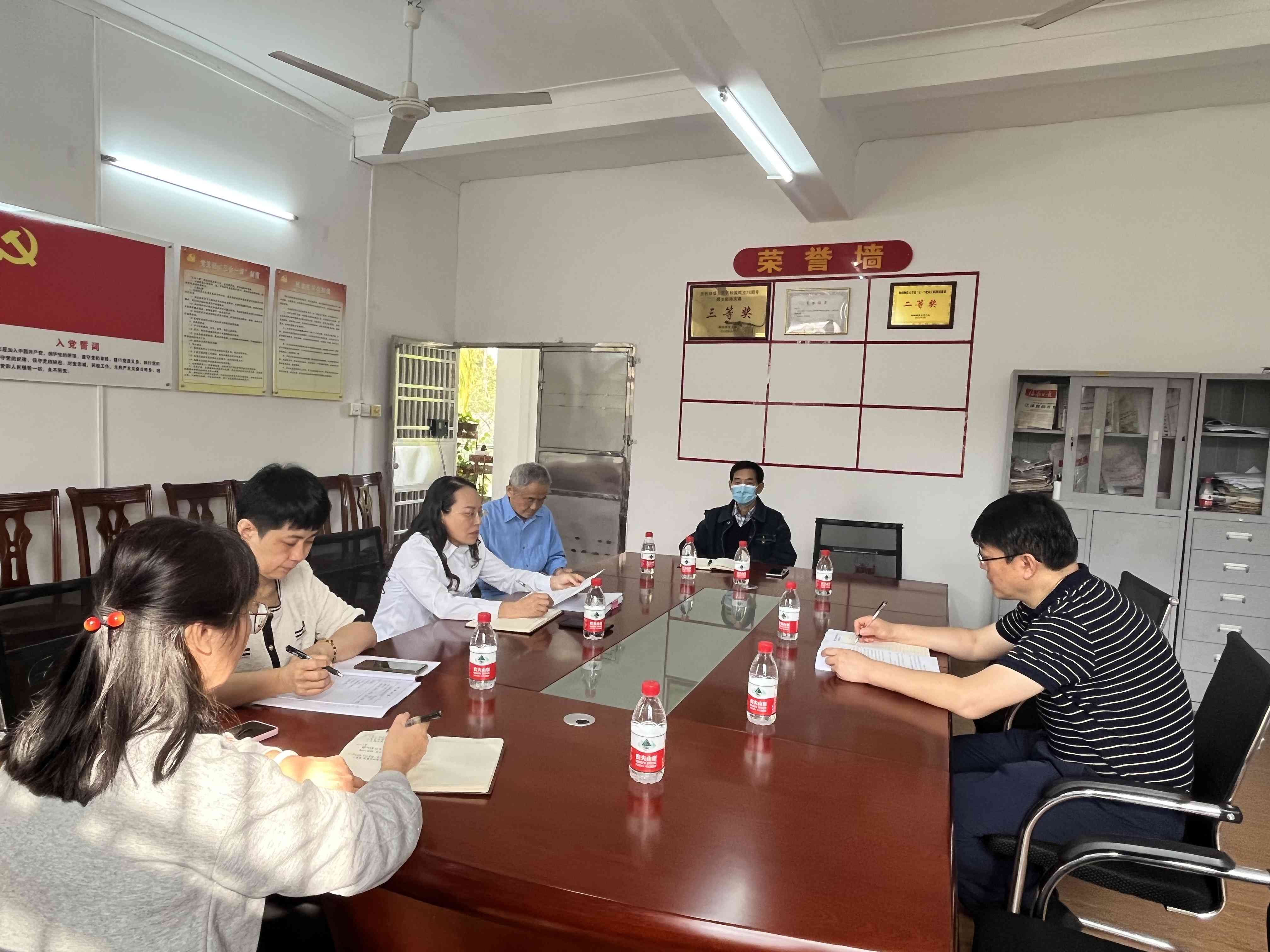 校领导调研离退休工作