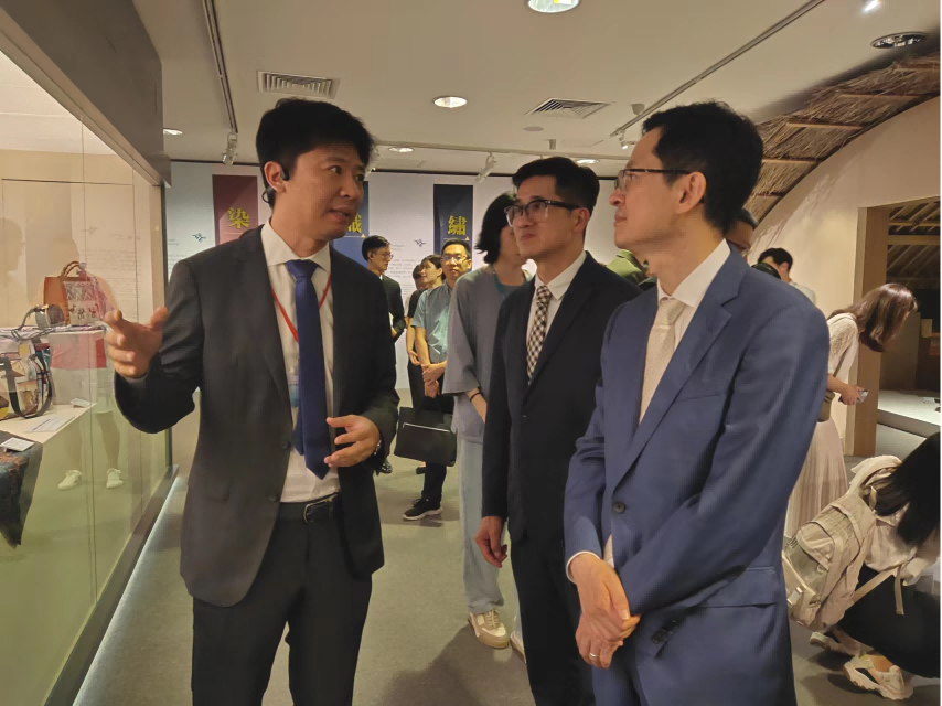 美术学院主持设计并完成“根与魂――海南省非物质文化遗产展览”策展与设计工作