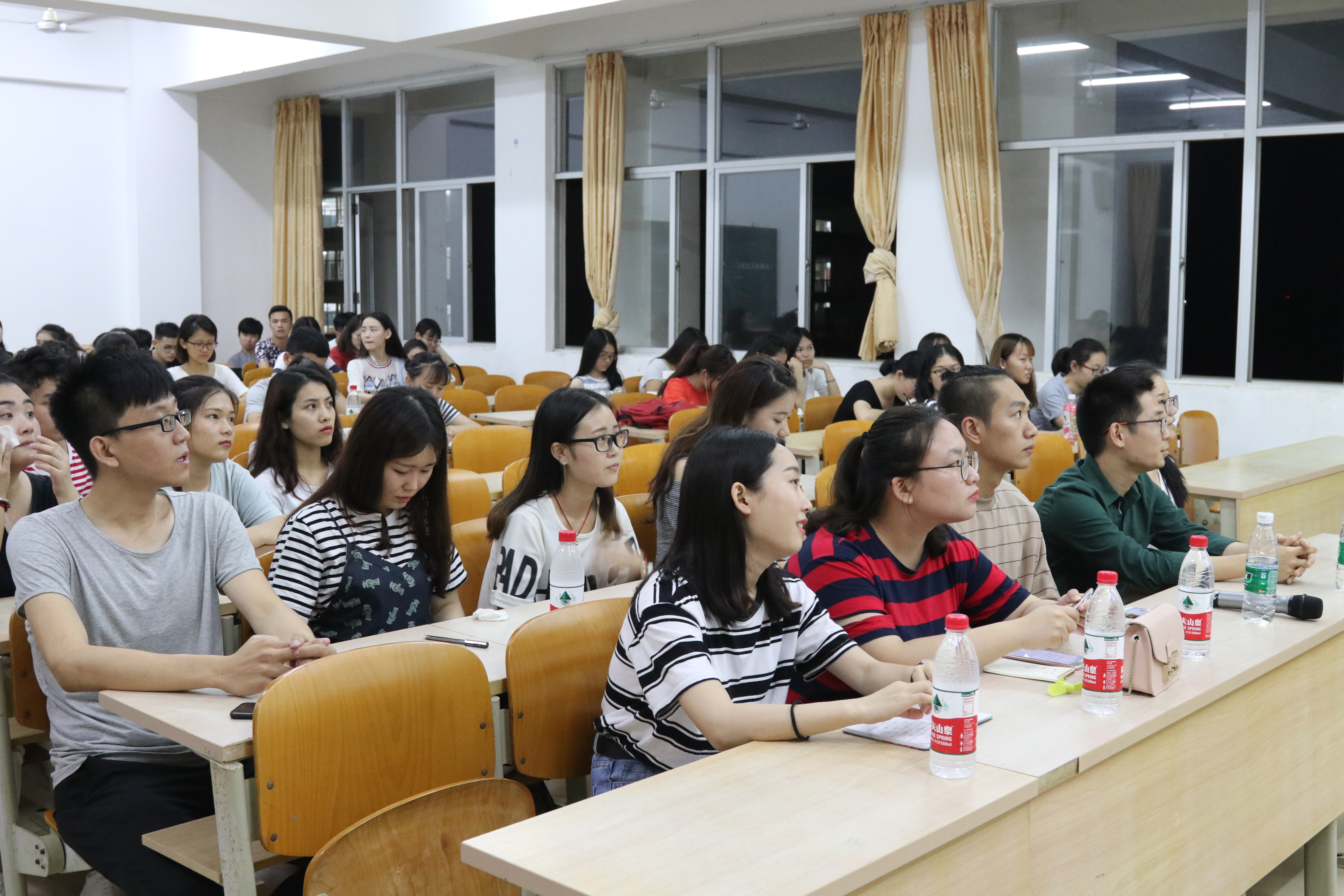 青年之声・新闻传播与影视学院第二届考研交流会