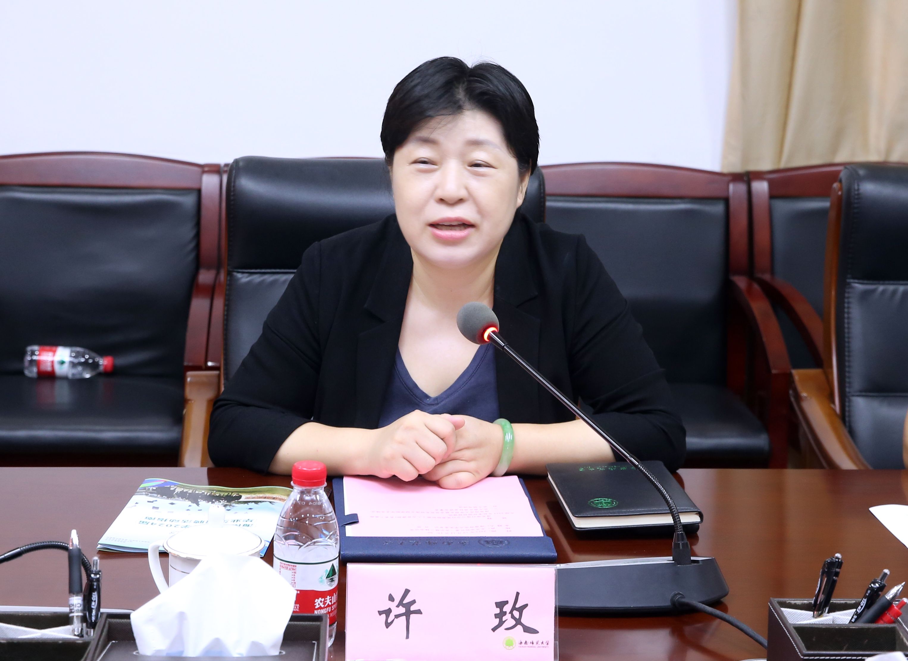 浦发银行海口分行党委书记、行长龚剑涛一行到我校调研座谈