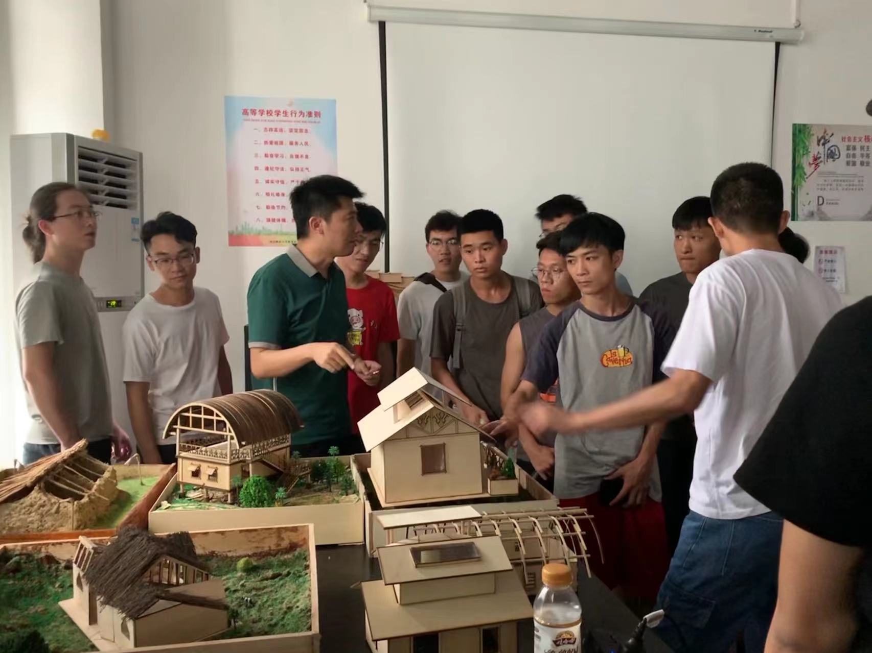 喜报！我校美术学院张引教授荣获2023年度国务院政府特殊津贴专家