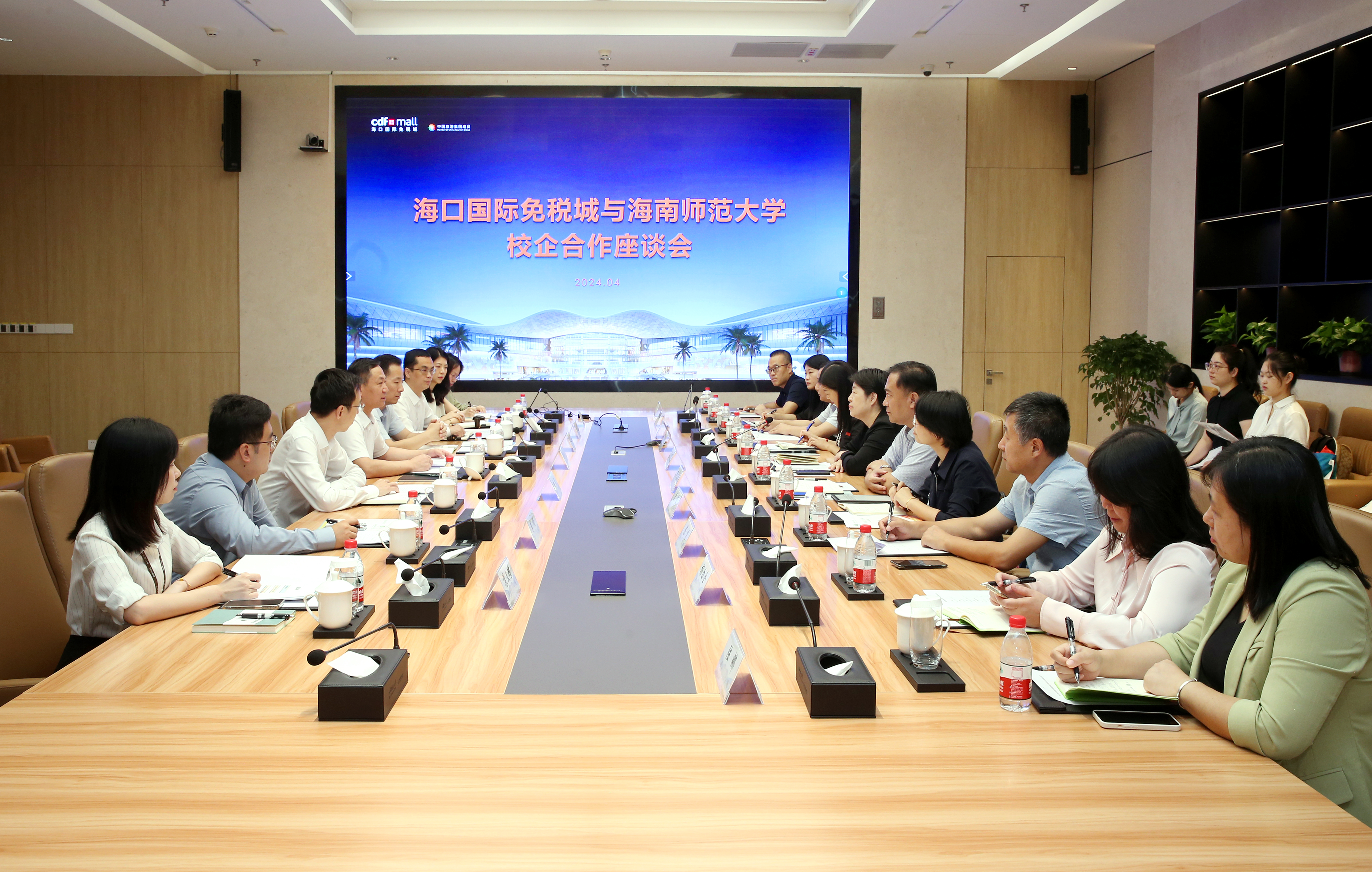 许玫带队赴海口国际免税城开展“访企拓岗促就业”专项活动