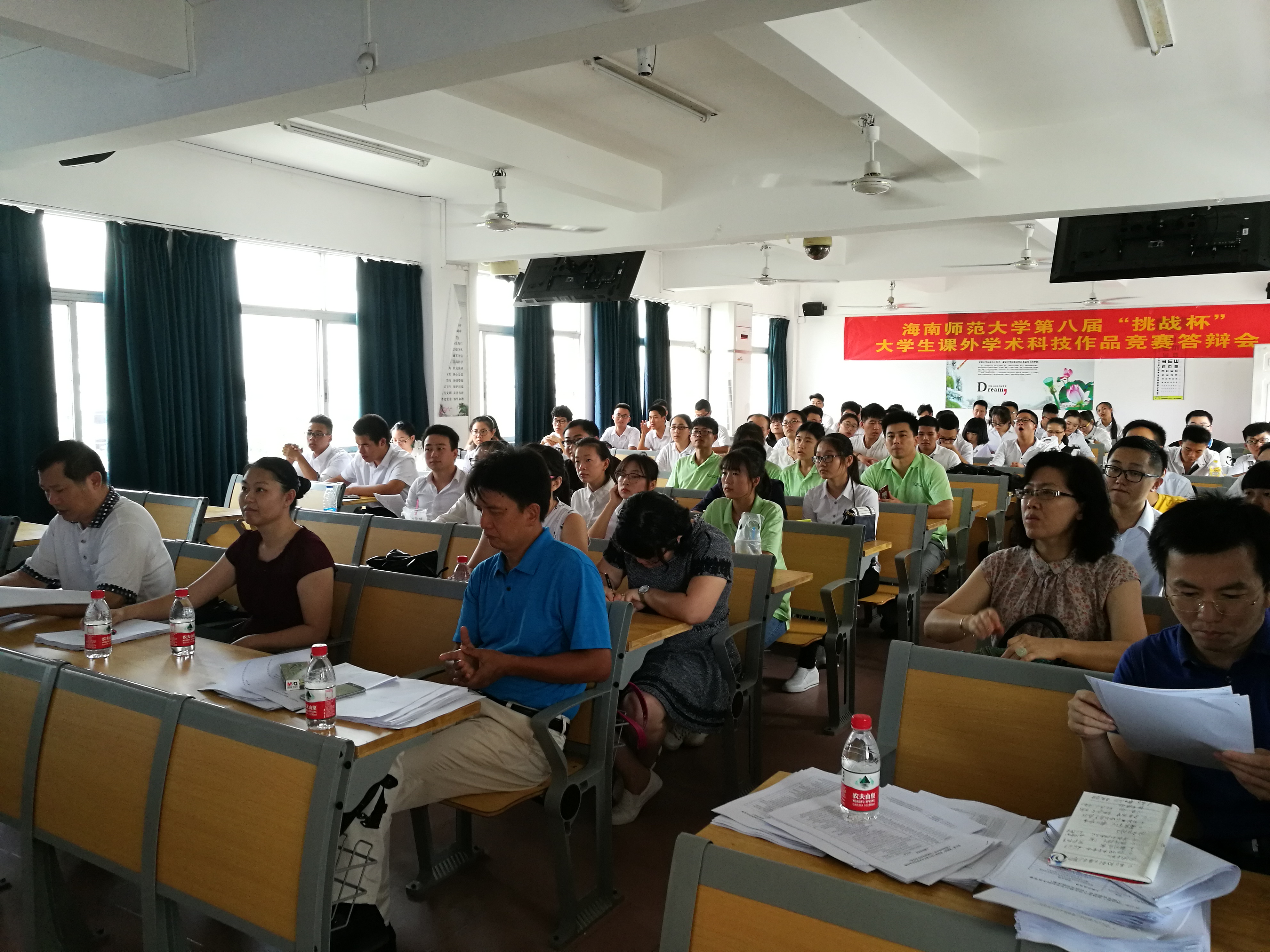 青年之声• 我校团委举办“挑战杯”大学生课外学术科技作品竞赛答辩会