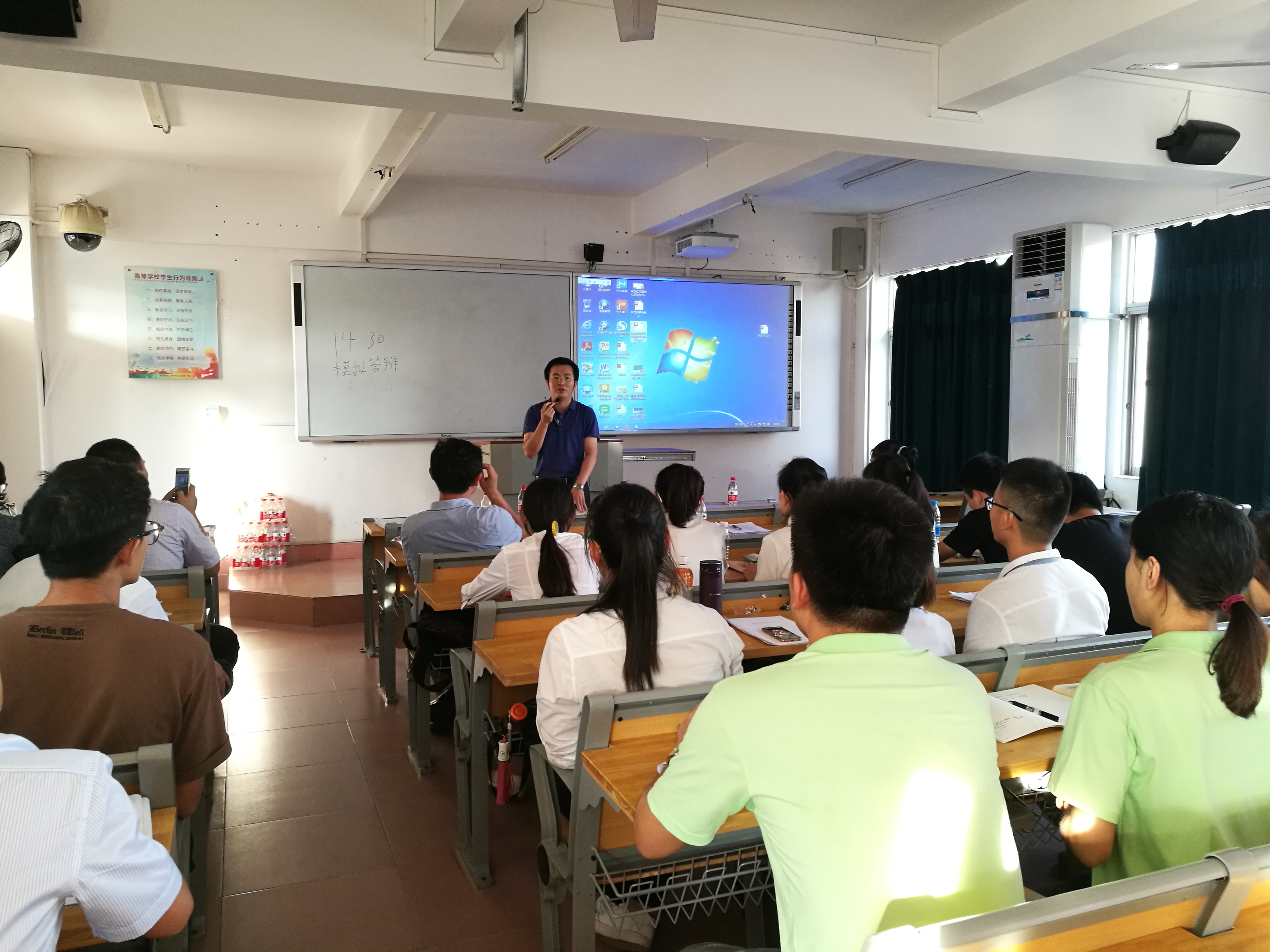 青年之声• 我校团委举办“挑战杯”大学生课外学术科技作品竞赛答辩会