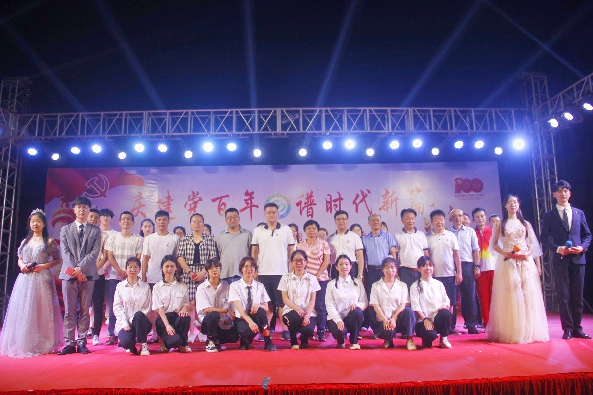 文学院联合塔市村委会举办建党100周年主题晚会