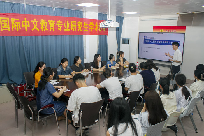 1726297668430359.jpg 学术沙龙现场.jpg