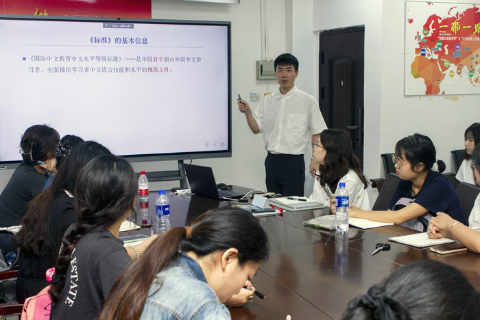 1726297654283476.jpg 曹方向副教授主讲.jpg