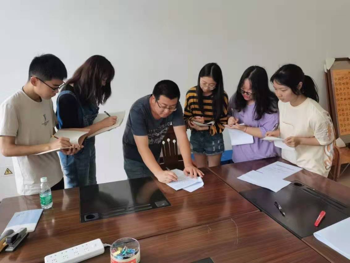 学党史，见行动――文学院开展师范专业认证材料整理工作