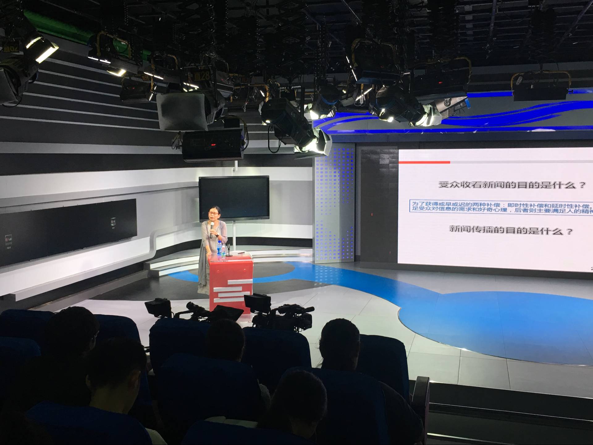 青年之声・新闻传播与影视学院“大学生创新创业实践周”活动