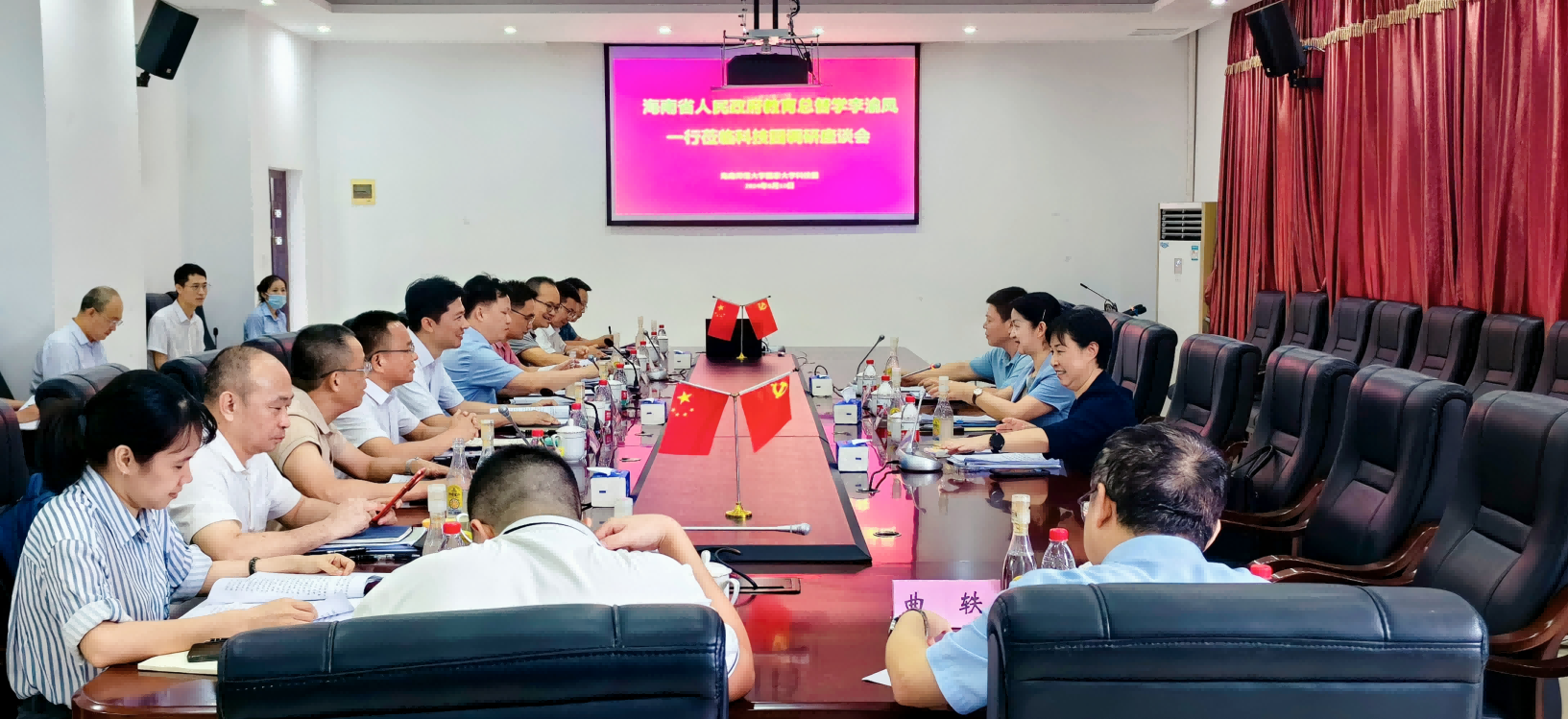 省政府教育总督学李渝凤一行到我校科技园调研座谈