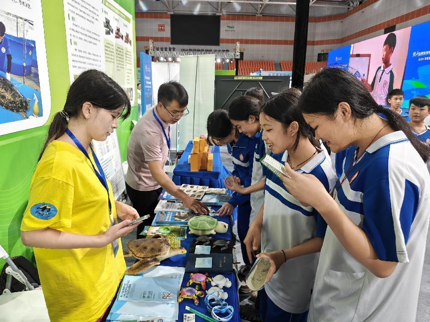 我校组织参加海南省“全国科普日”主场活动