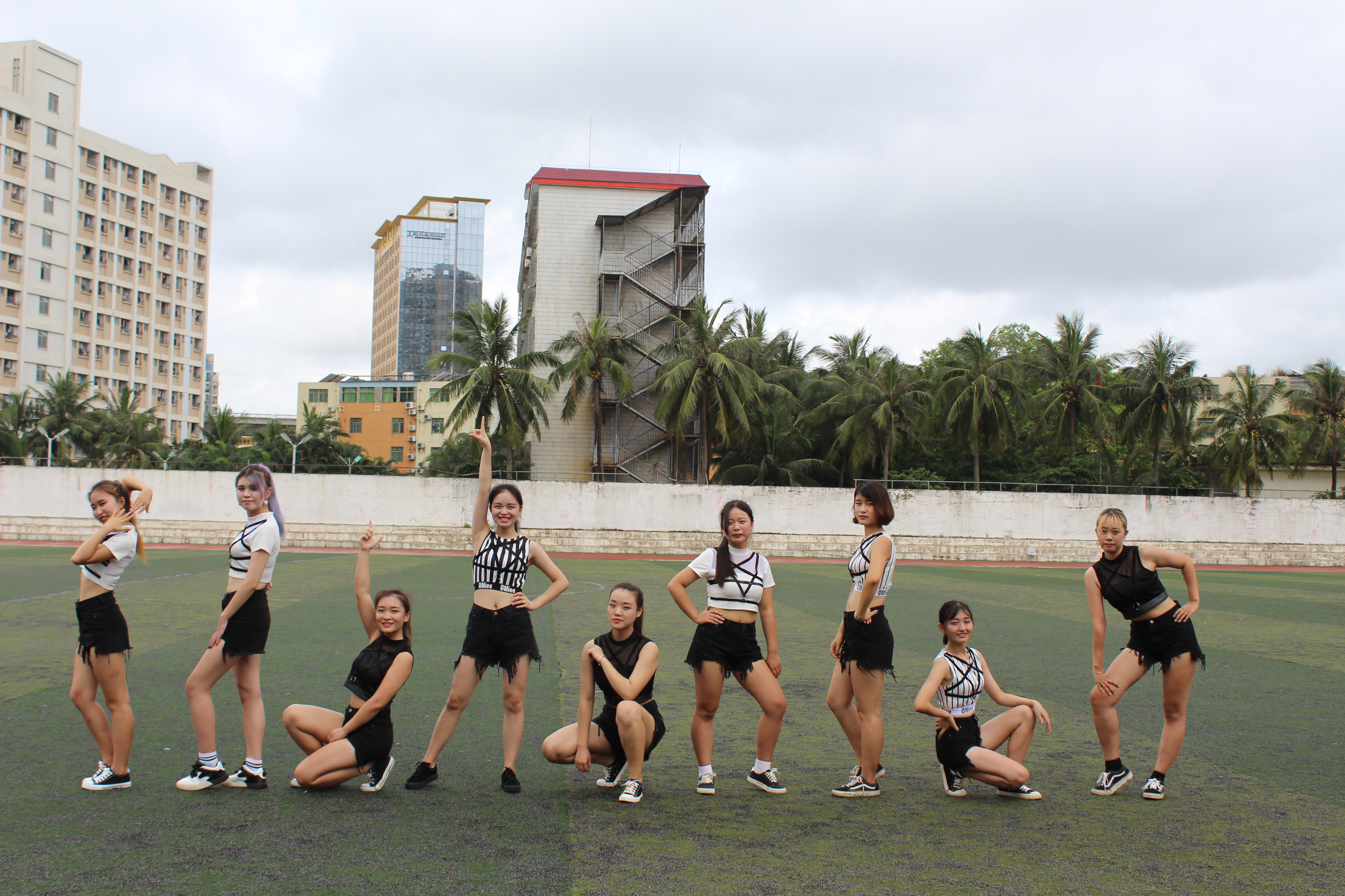 青年之声・记经济与管理学院啦啦队赴南校参加啦啦操决赛