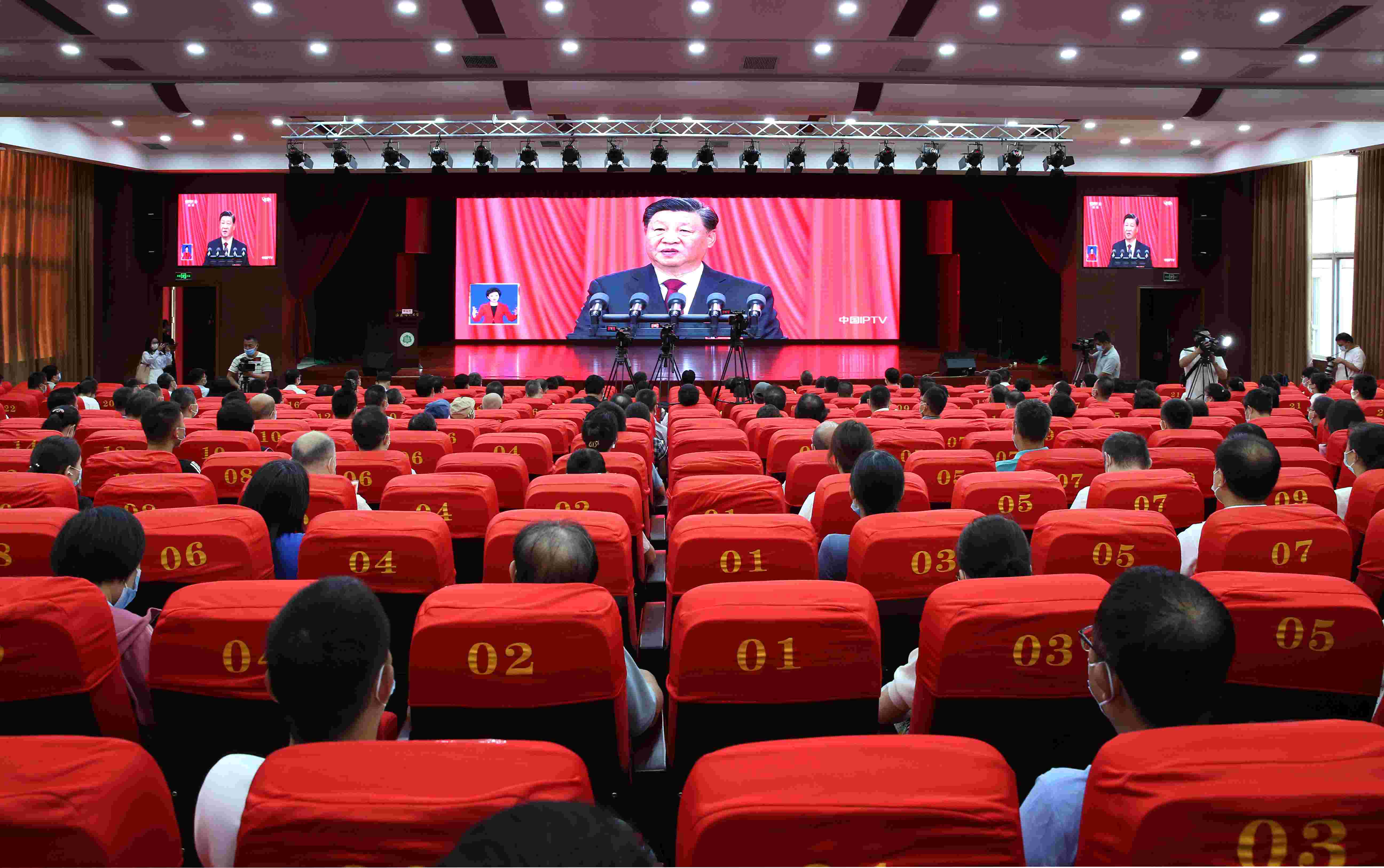 团结就是力量 奋斗开创未来 我校组织师生收看党的二十大开幕式