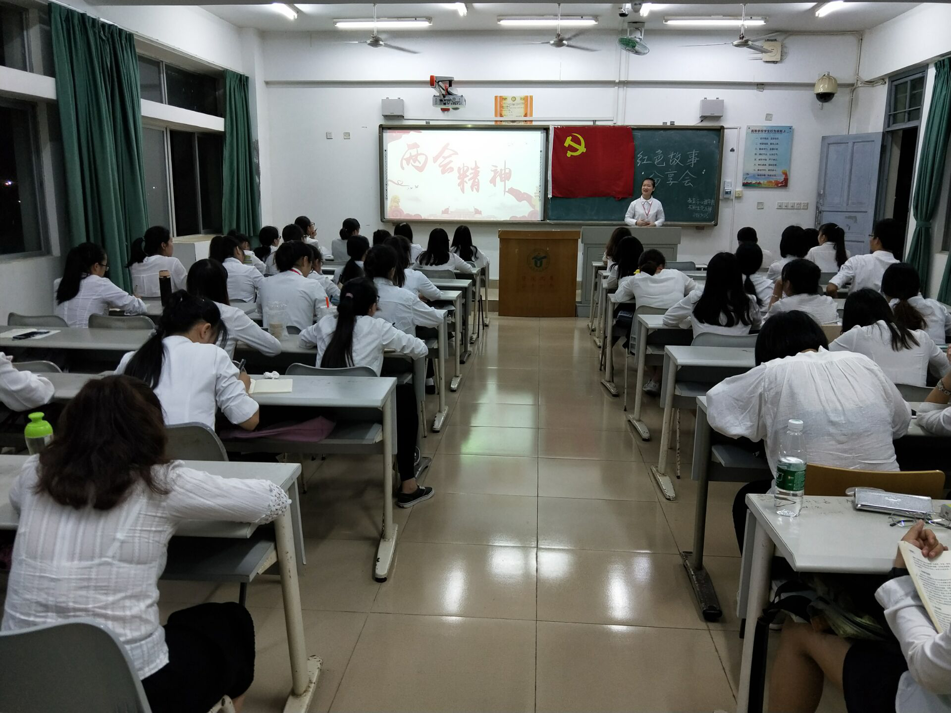 青年之声・聆听红色故事,学习“两会”精神