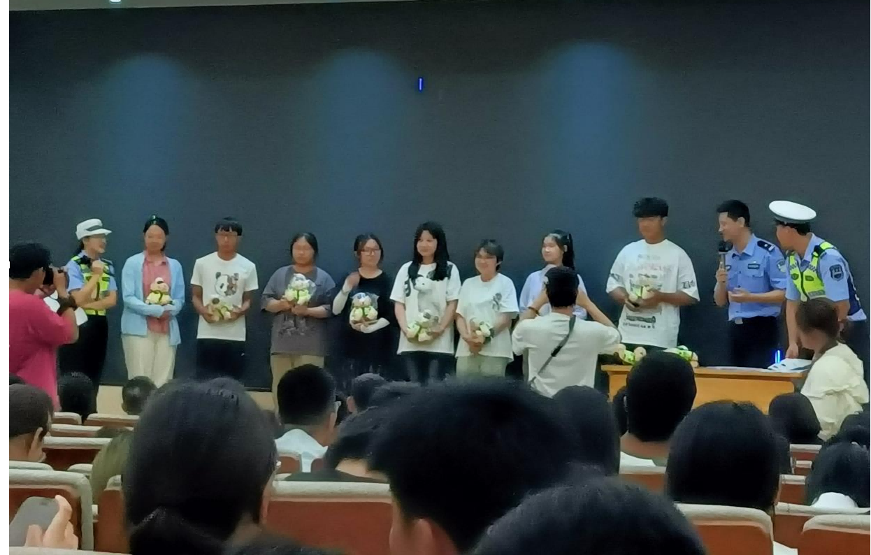 地理与环境科学学院联合经济与管理学院举办安全教育讲座