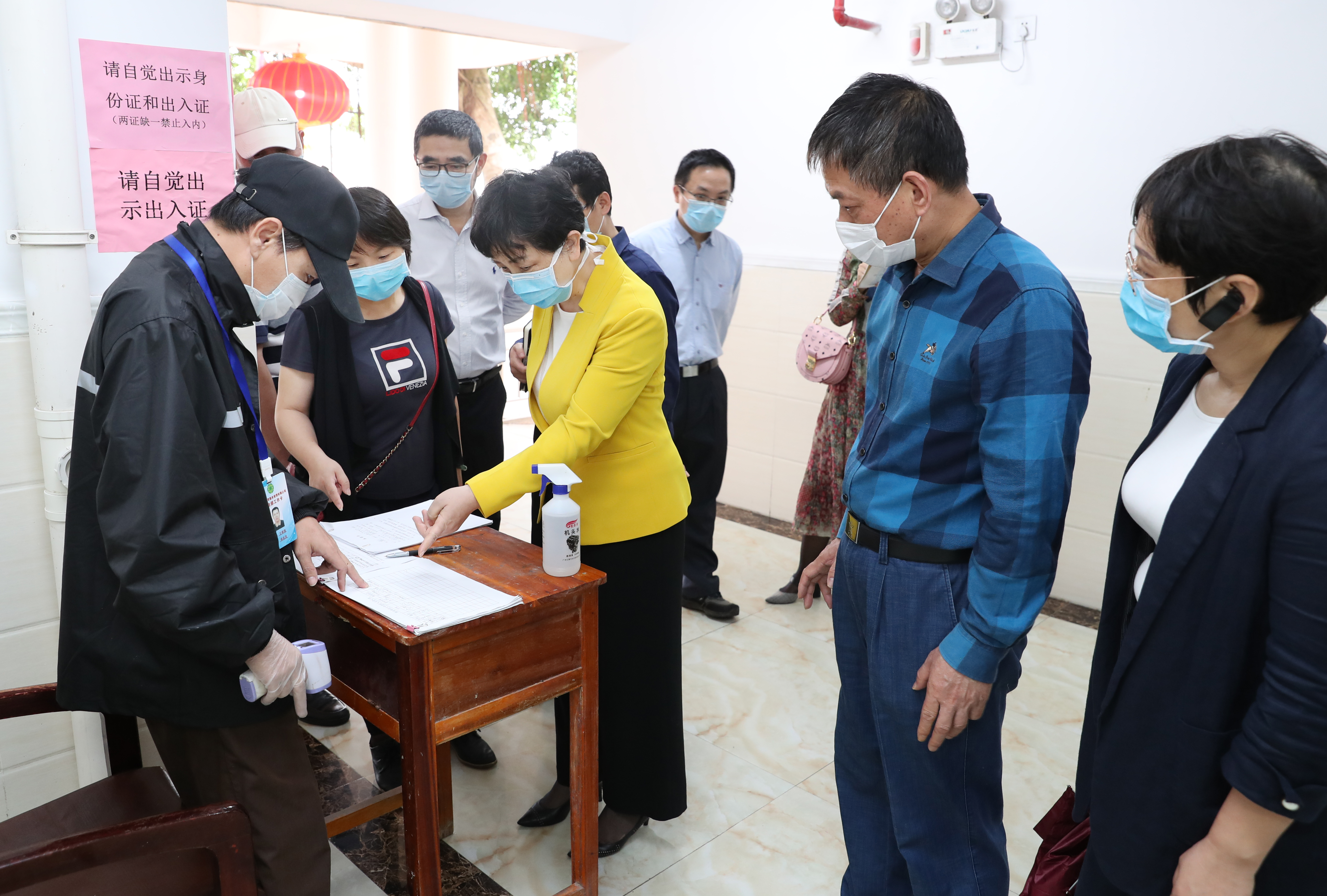 校党委书记李红梅检查学校防疫工作及开学前准备工作